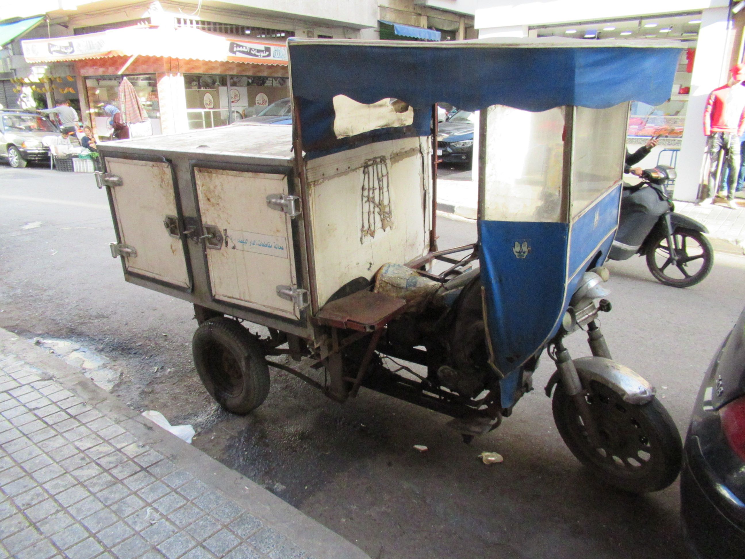 Triporteur dans les rues du Maroc