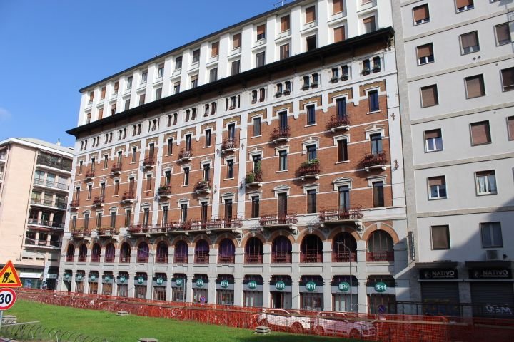 La Casa Reininghaus à Milan, d'un bâtiment de style moderniste situé à l'angle de Piazzale Antonio Cantore et Corso Genova, photo gratuite