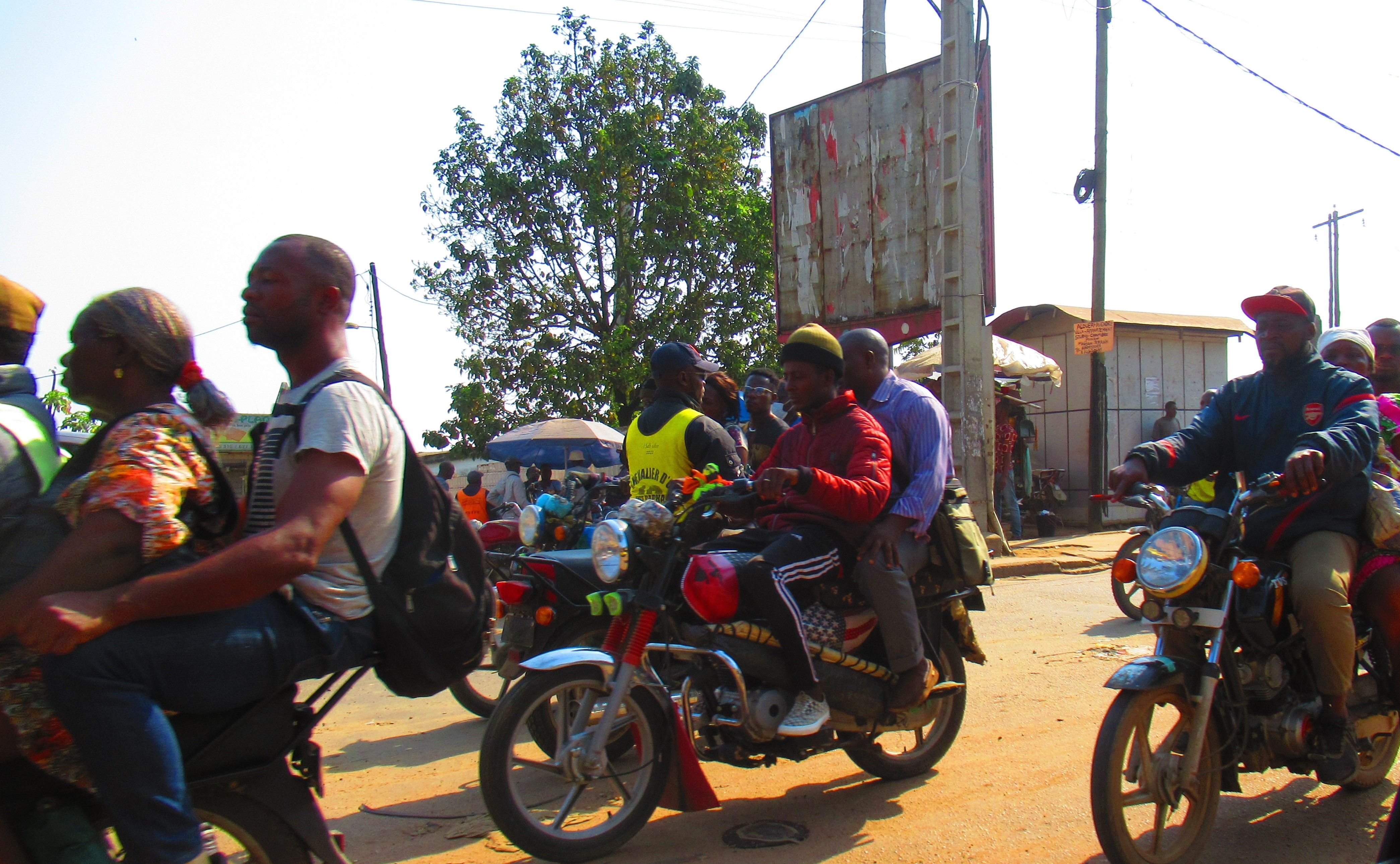 Motos taxi à Douala Cameroun