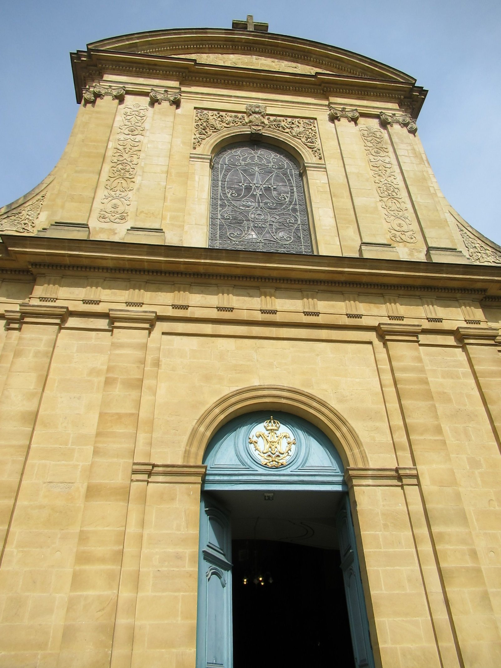 Vue sur la façade de l'église Notre Dame de l'Assomption de Metz