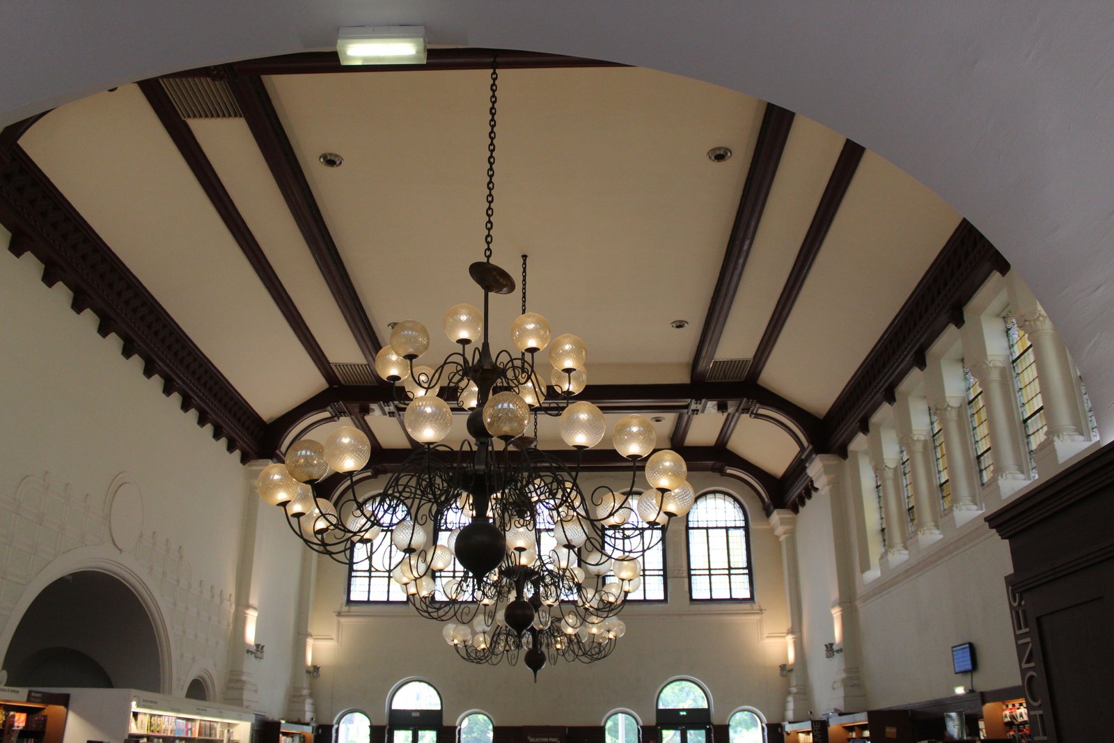 Intérieur de la gare de Metz-Ville, Moselle, France, photo gratuite