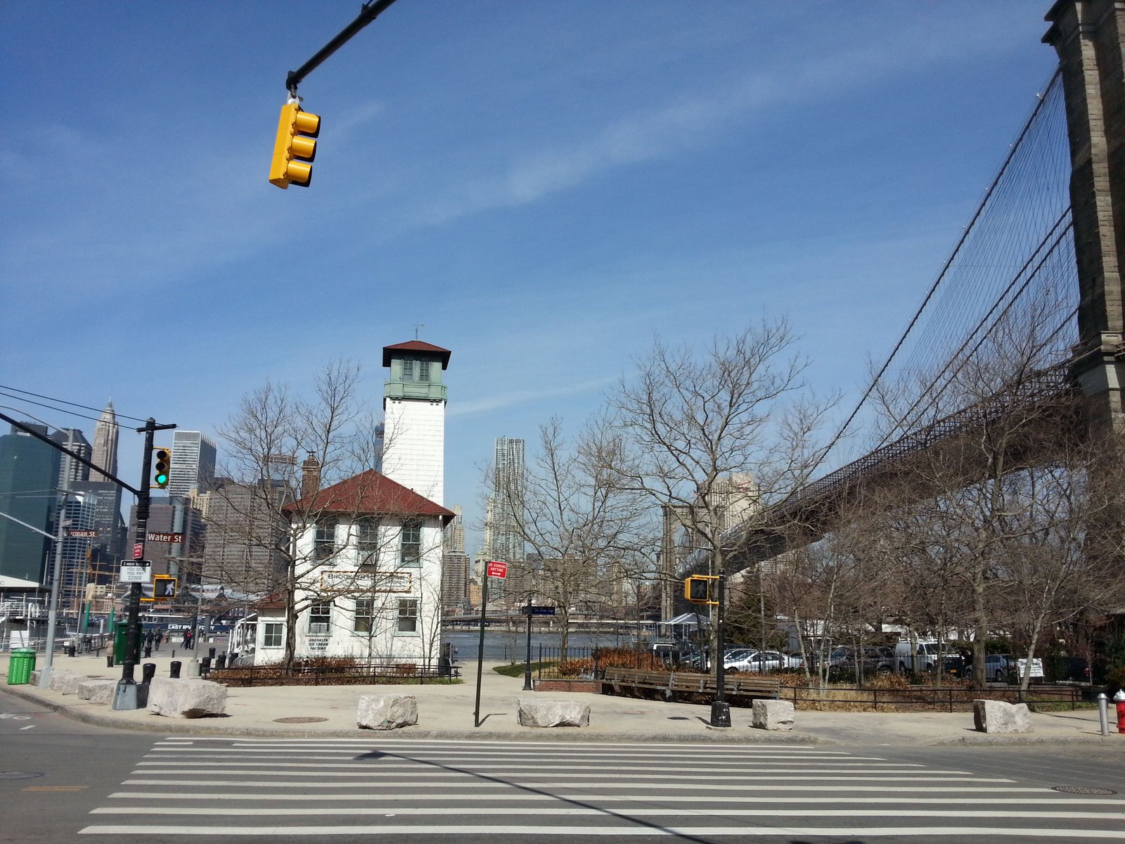 Photo gratuite de Brooklyn Ice Cream Factory, pont à travers les rues de Brooklyn, passage piéton, New-York, États-Unis, photo gratuite