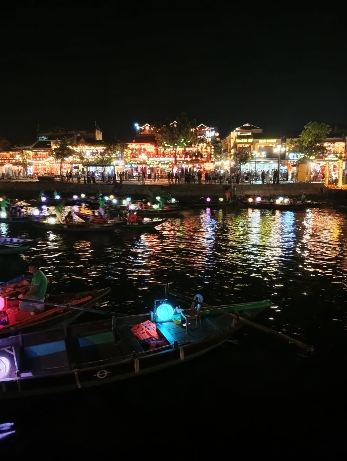 Ville de Hoi An au Vietnam la nuit, photo gratuite