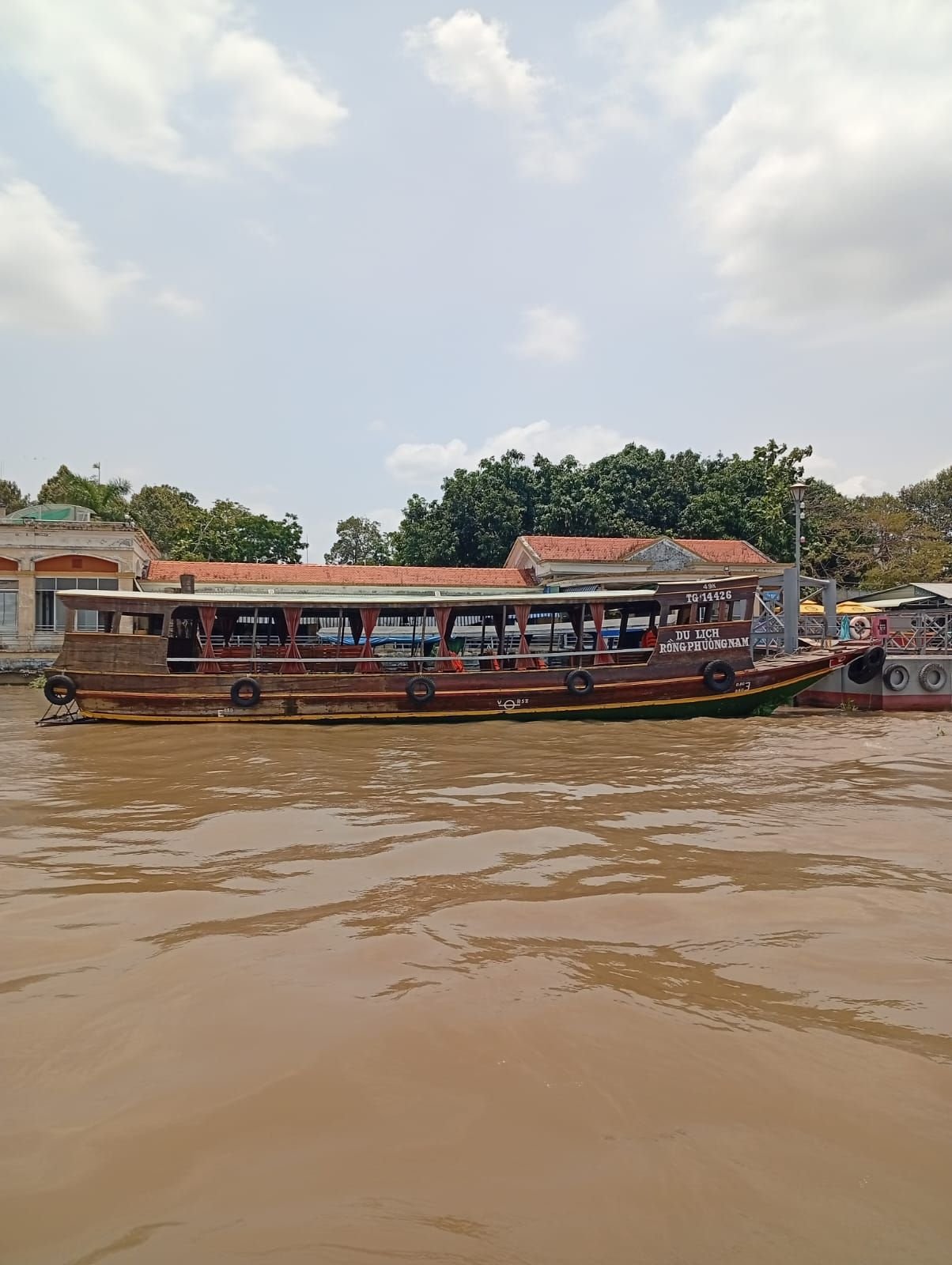 Bateau pour les croisières dans le delta du Mékong au Vietnam, photo gratuite