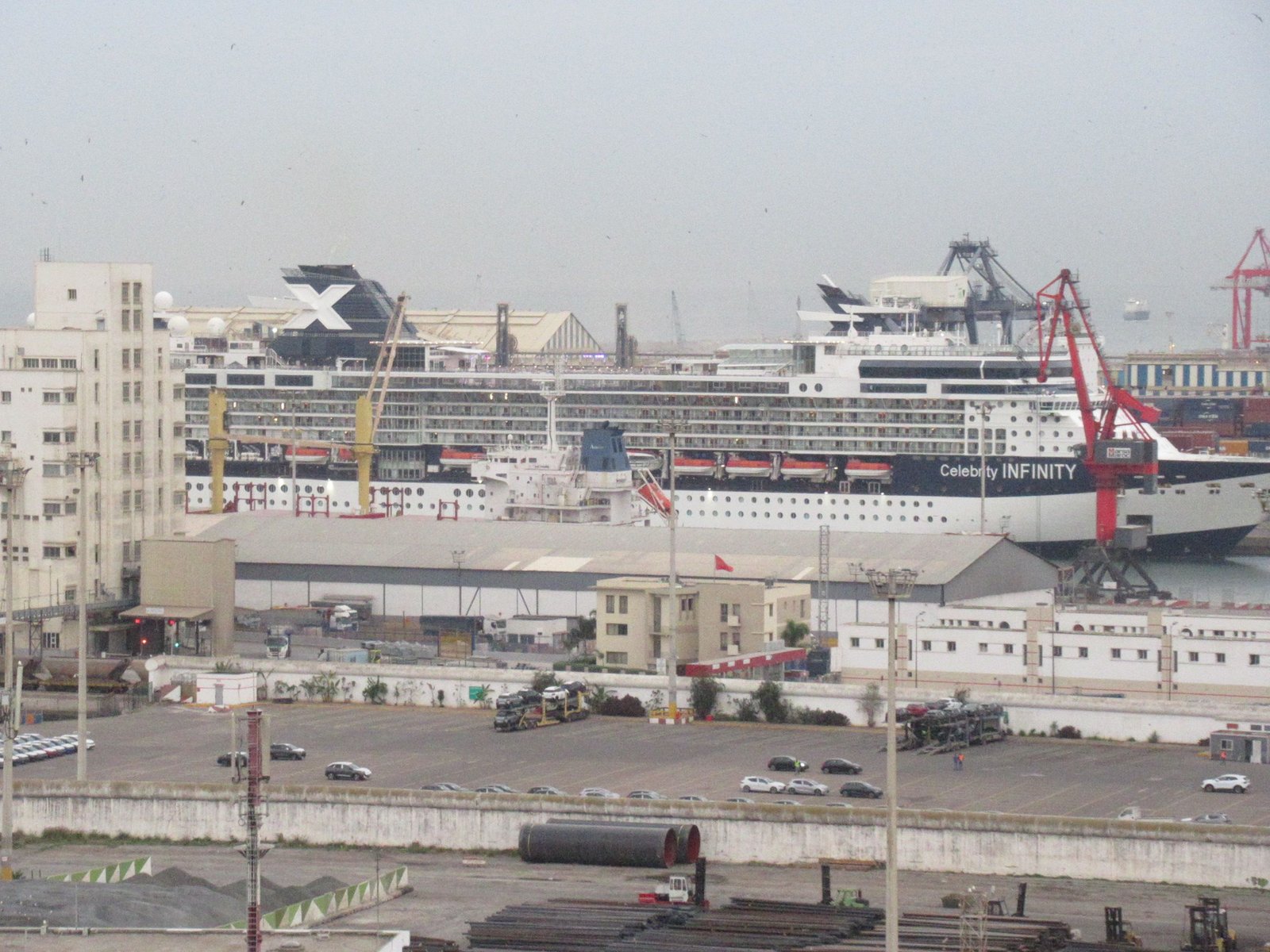 Bateau de croisière Celebrity INFINITY dans le port de Casablanca au Maroc