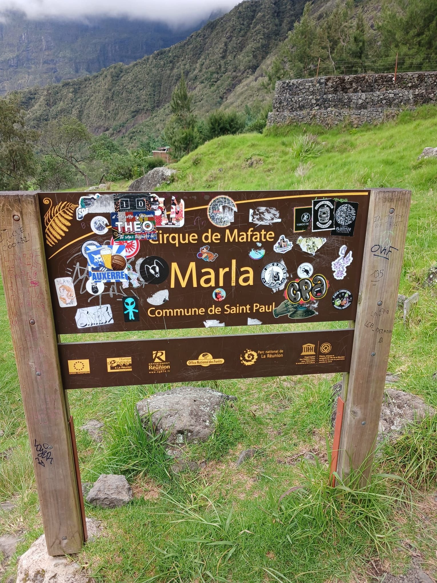 Randonnée au Cirque de Mafate sur l'île de La Réunion, spécifiquement à l'îlet de Marla, photo gratuite