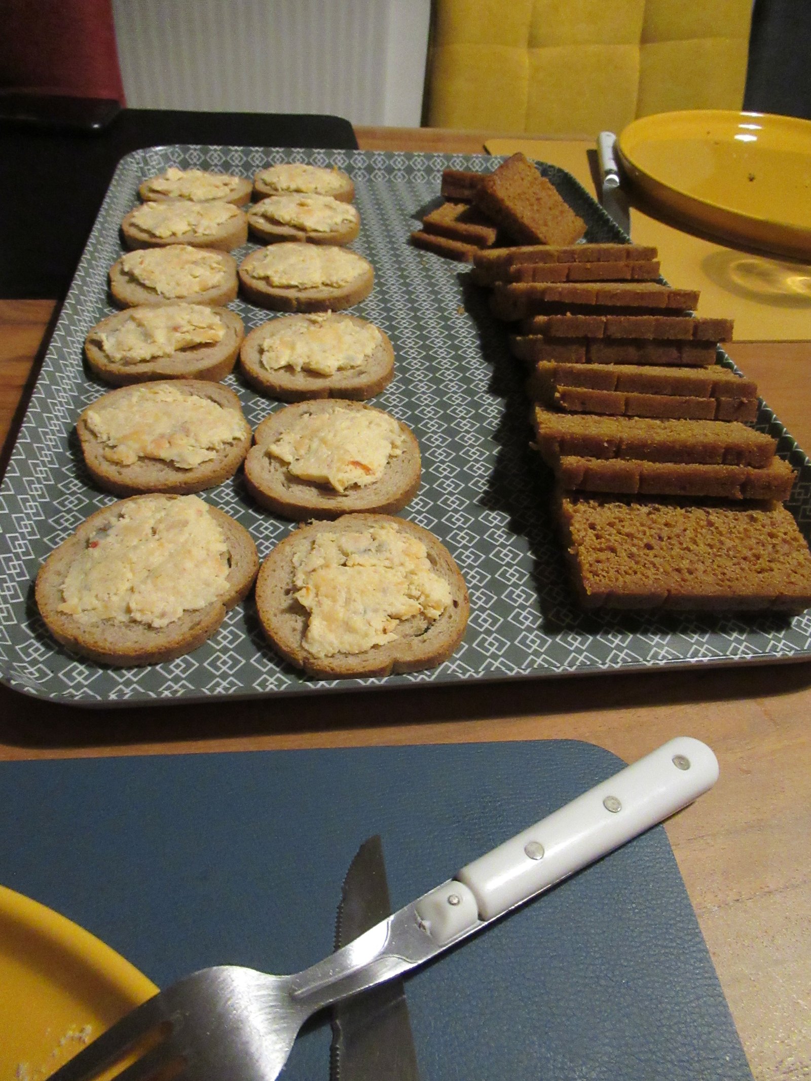 Tranches de sablés tartinées de pistache