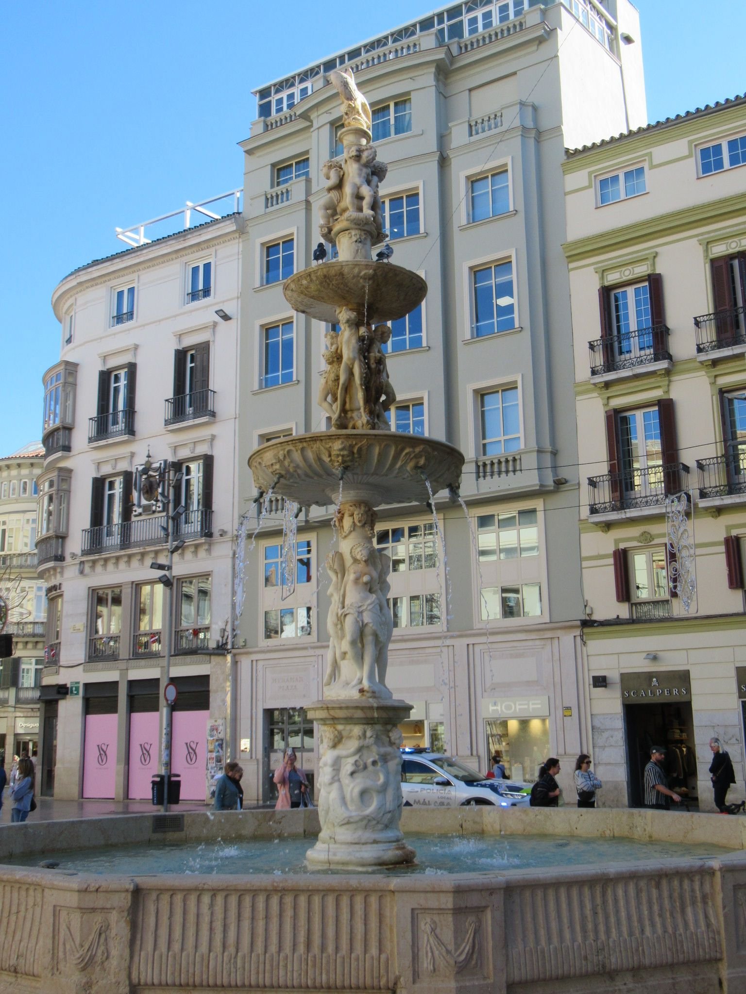 La Fuente de Génova, une fontaine située sur la Plaza de la Constitución à Malaga, en Espagne, photo gratuite