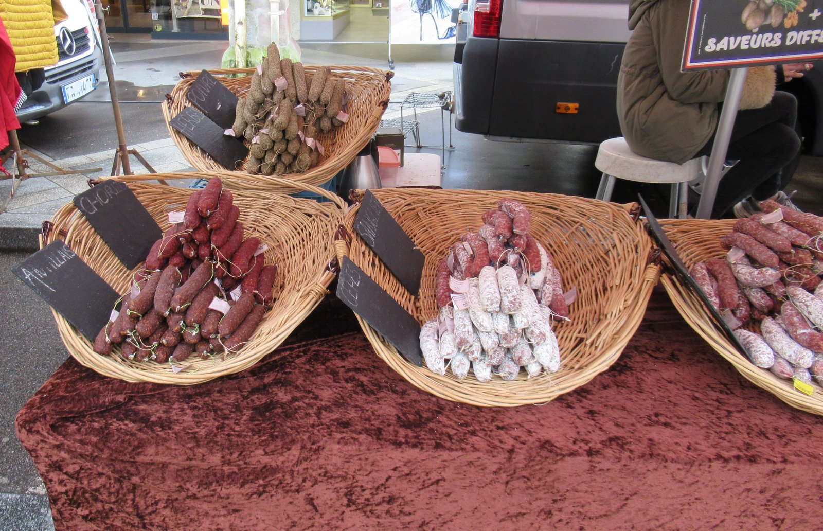 Paniers de saucissons artisanaux