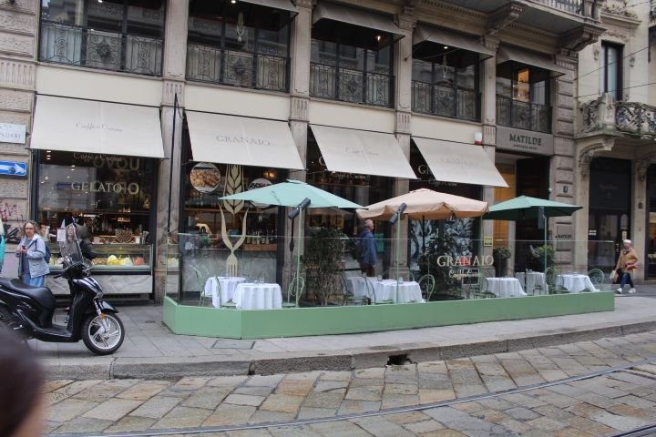 La façade d'un commerce appelé GRANAIO. Il s'agit d'une chaîne de cafés et de boulangeries italiennes, connue pour ses produits de boulangerie et pâtisserie traditionnels, photo gratuite