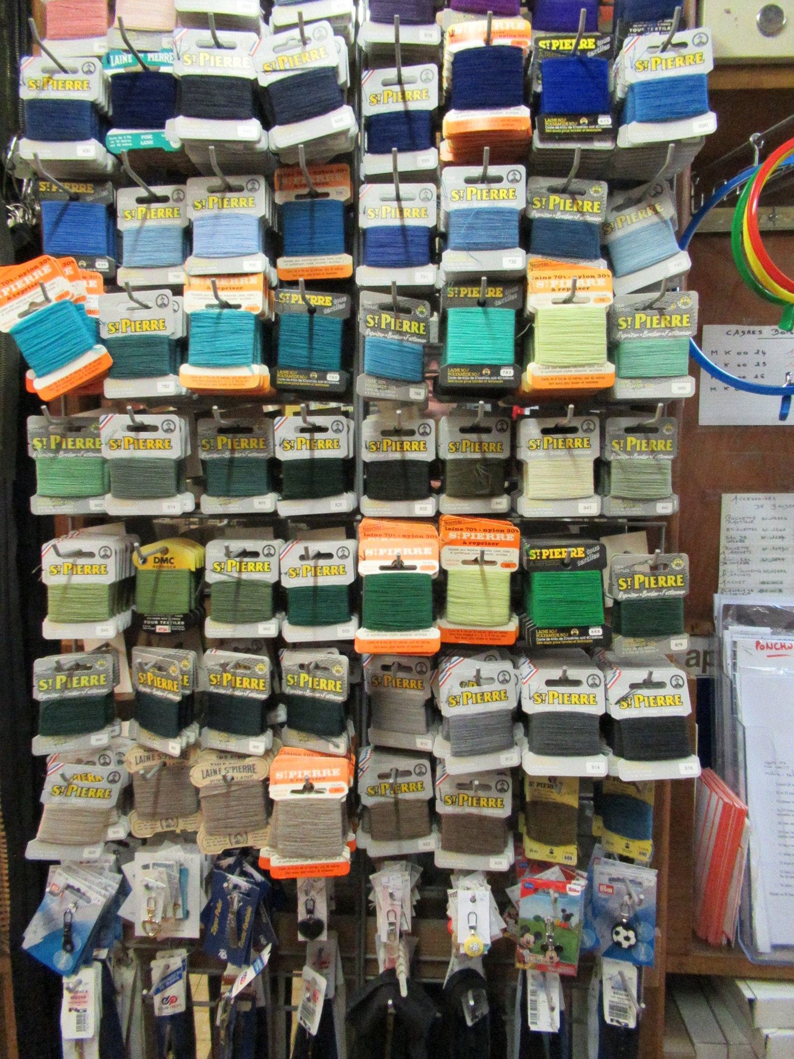 Fil de laine Saint-Pierre en magasin