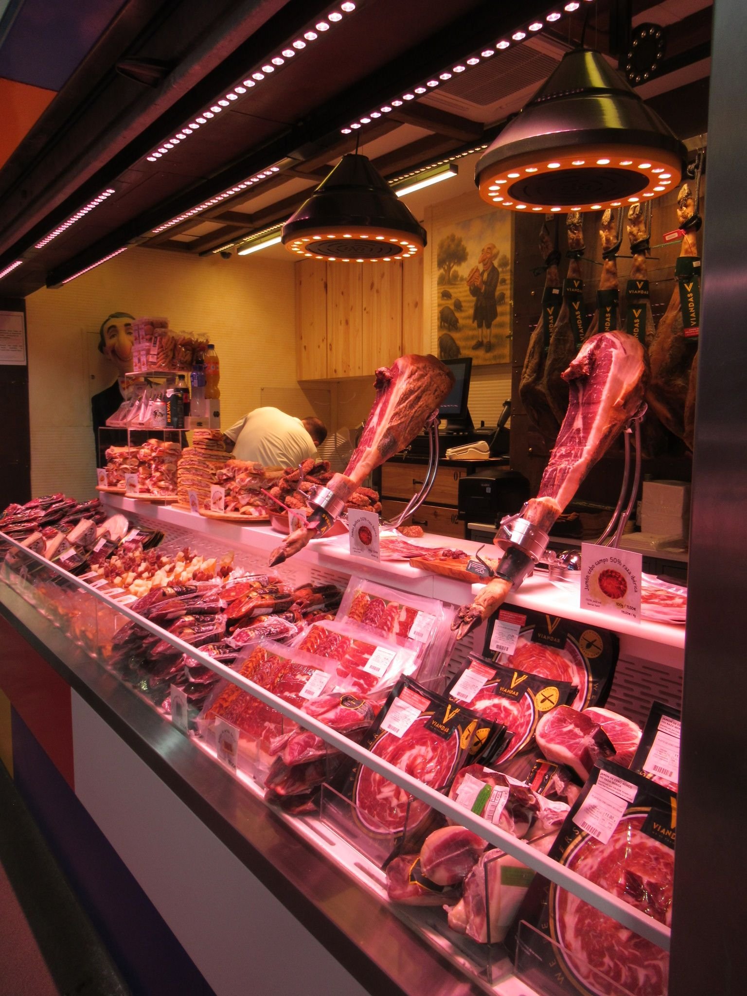 Un étal de charcuterie, photo gratuite