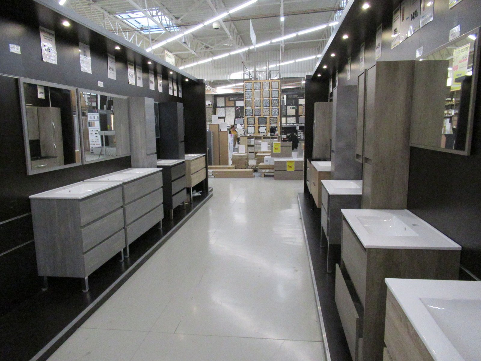 Magasin d'ameublement de salle bain