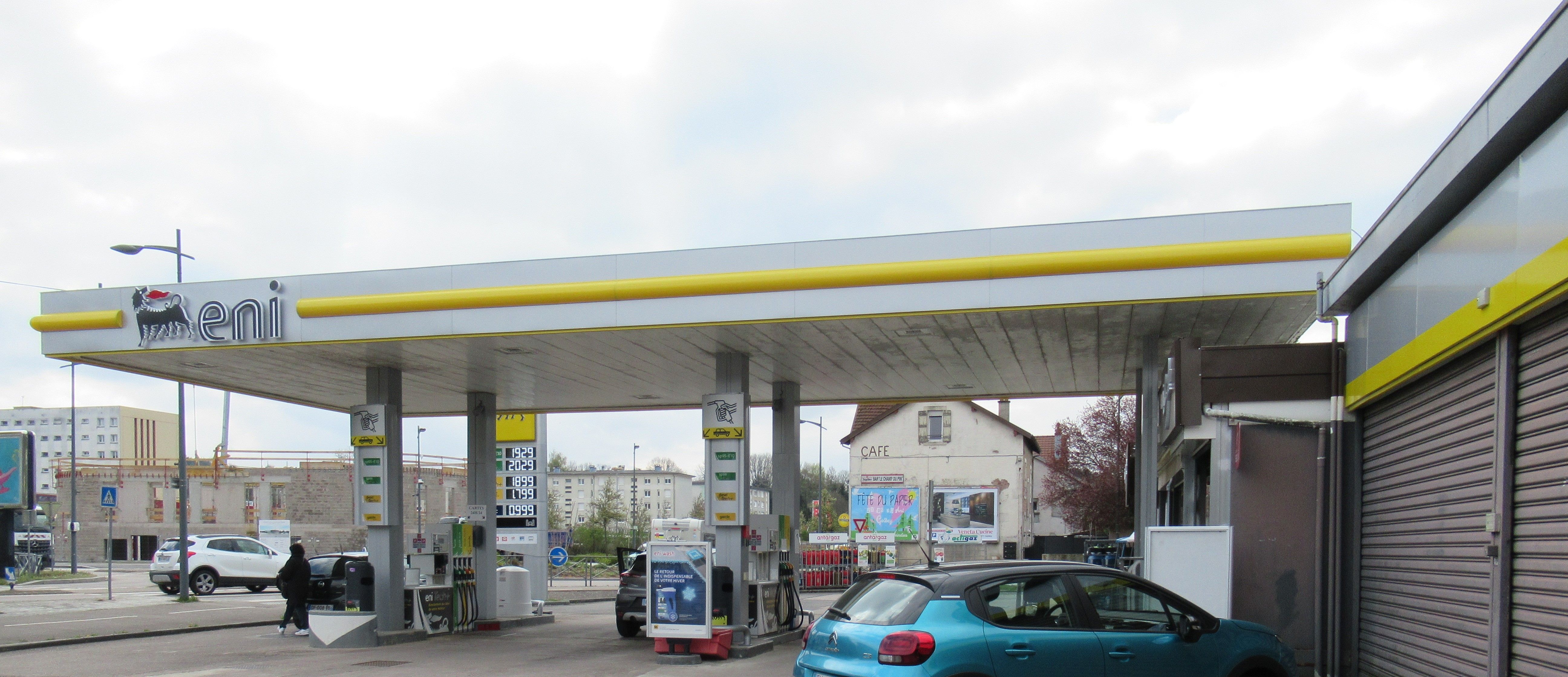 Station services, carburant