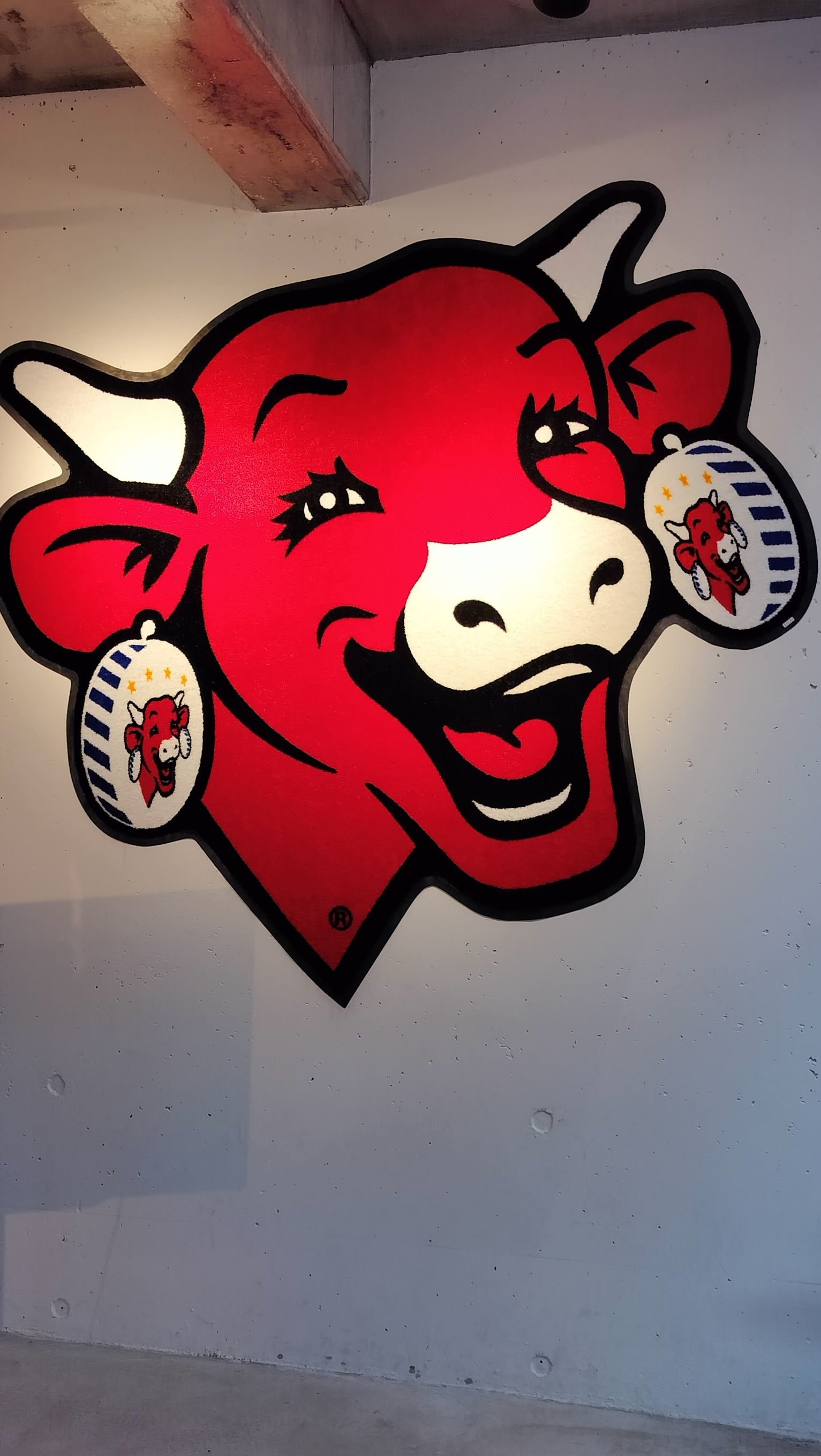 Emblème de la marque de fromage LA VACHE QUI RIT