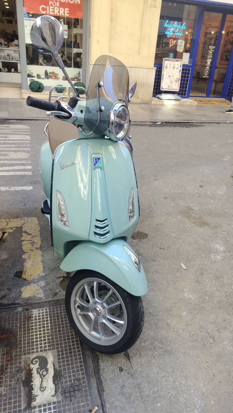 Un scooter vespa, photo gratuite