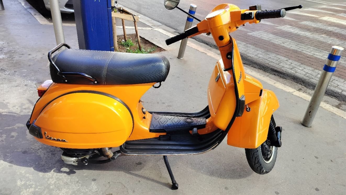 Vespa jaune - Foto gratuita de Vespa amarela