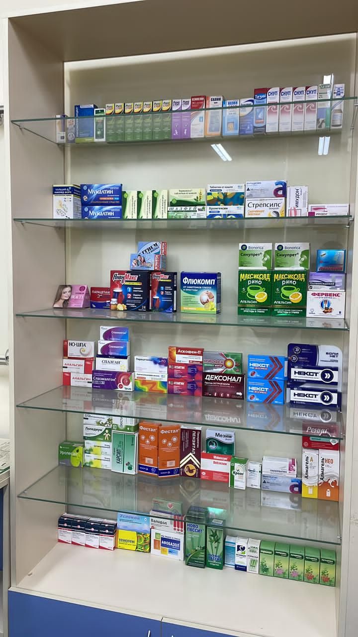 Médicaments en vente dans une pharmacie photo gratuite - Medikamente zum Verkauf in einer Apotheke Kostenloses Foto