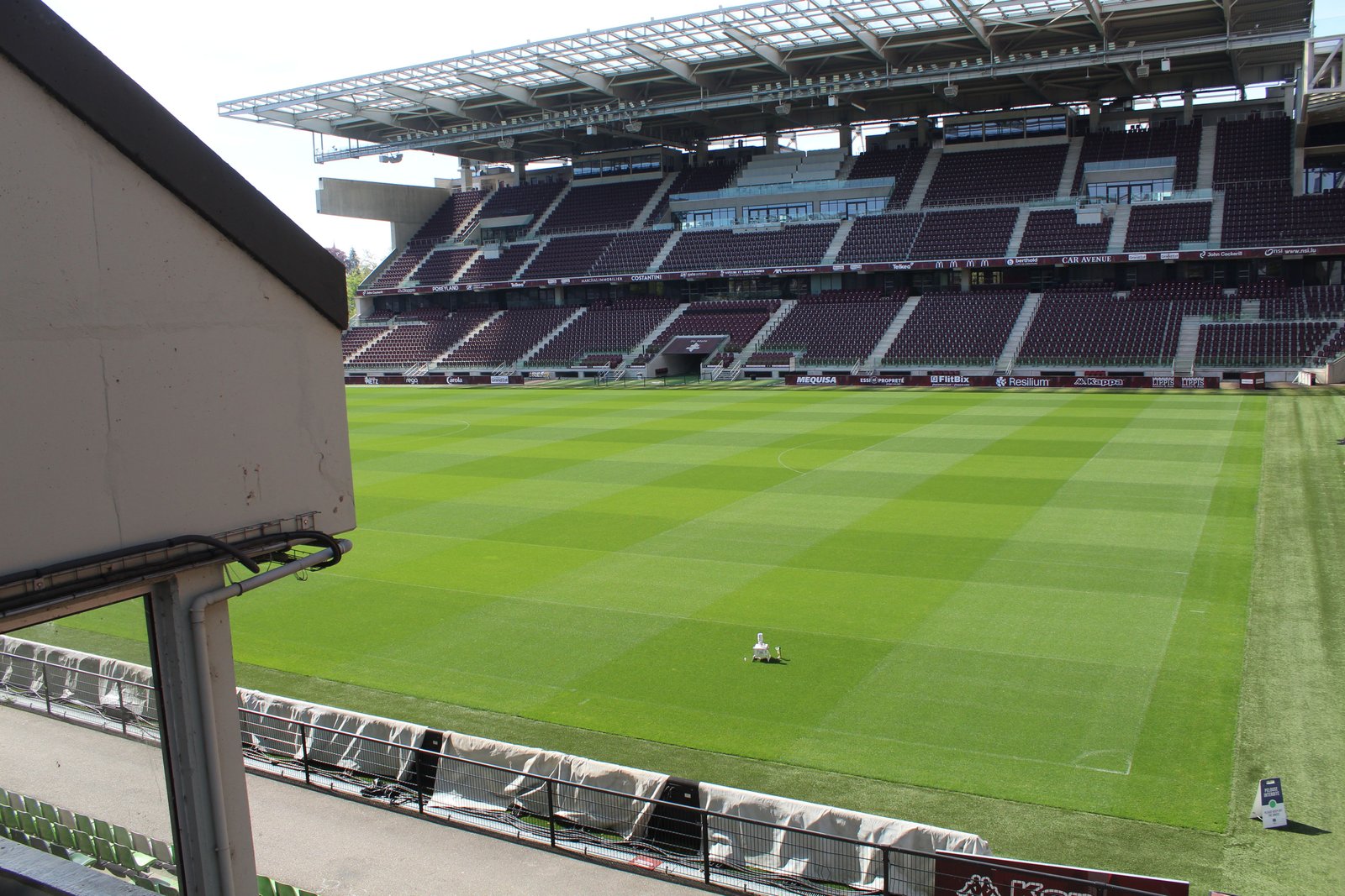 Pelouse du Stade Saint Symphorien du FC Metz, photo gratuite