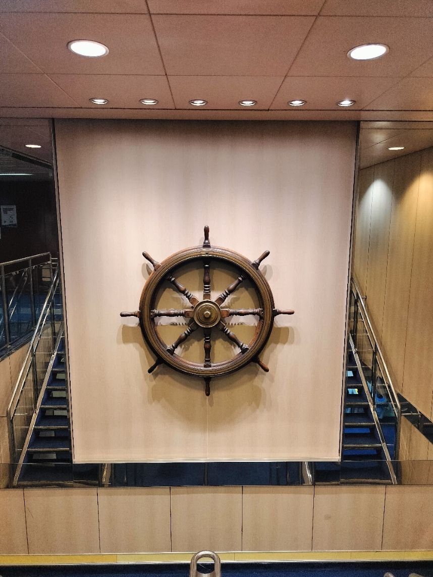 Roue de bateau gouvernail en bois photo gratuite