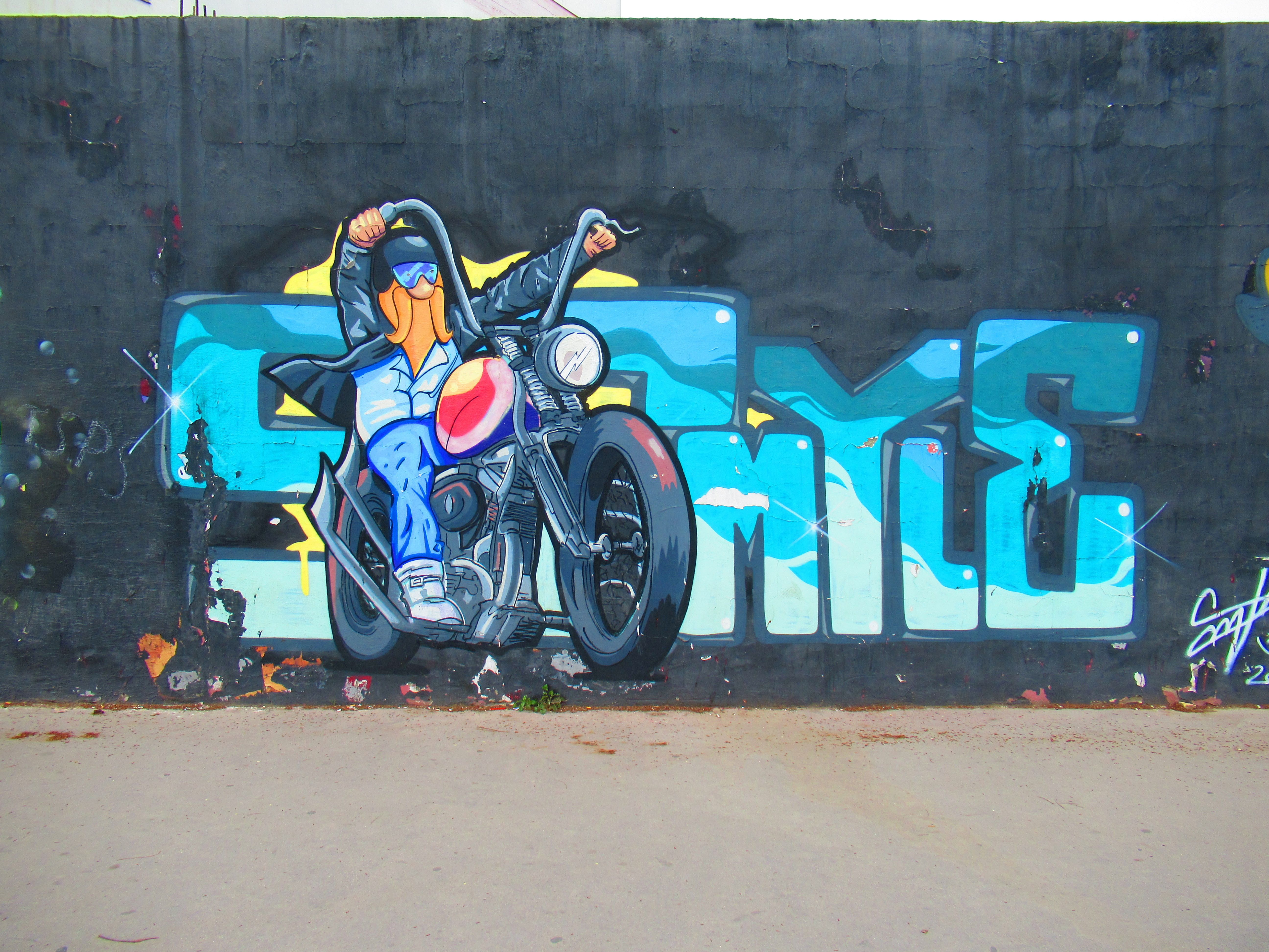 Street art tag motard graffiti