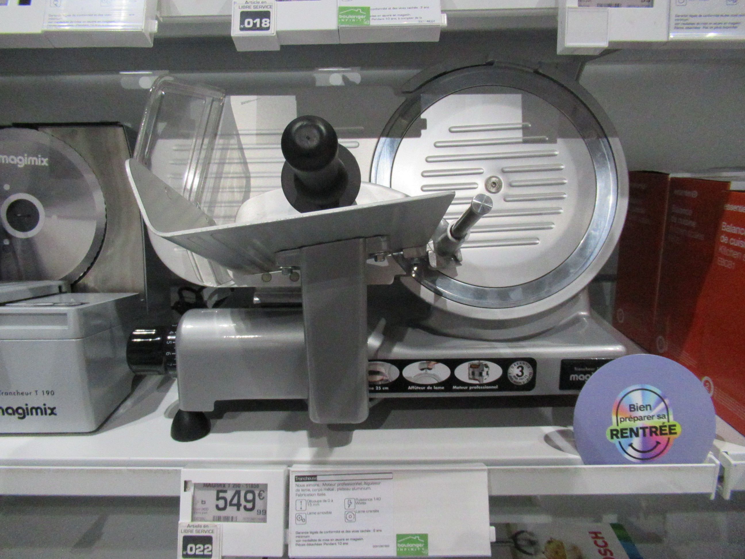 Trancheuse de charcuteries en vente dans un magasin