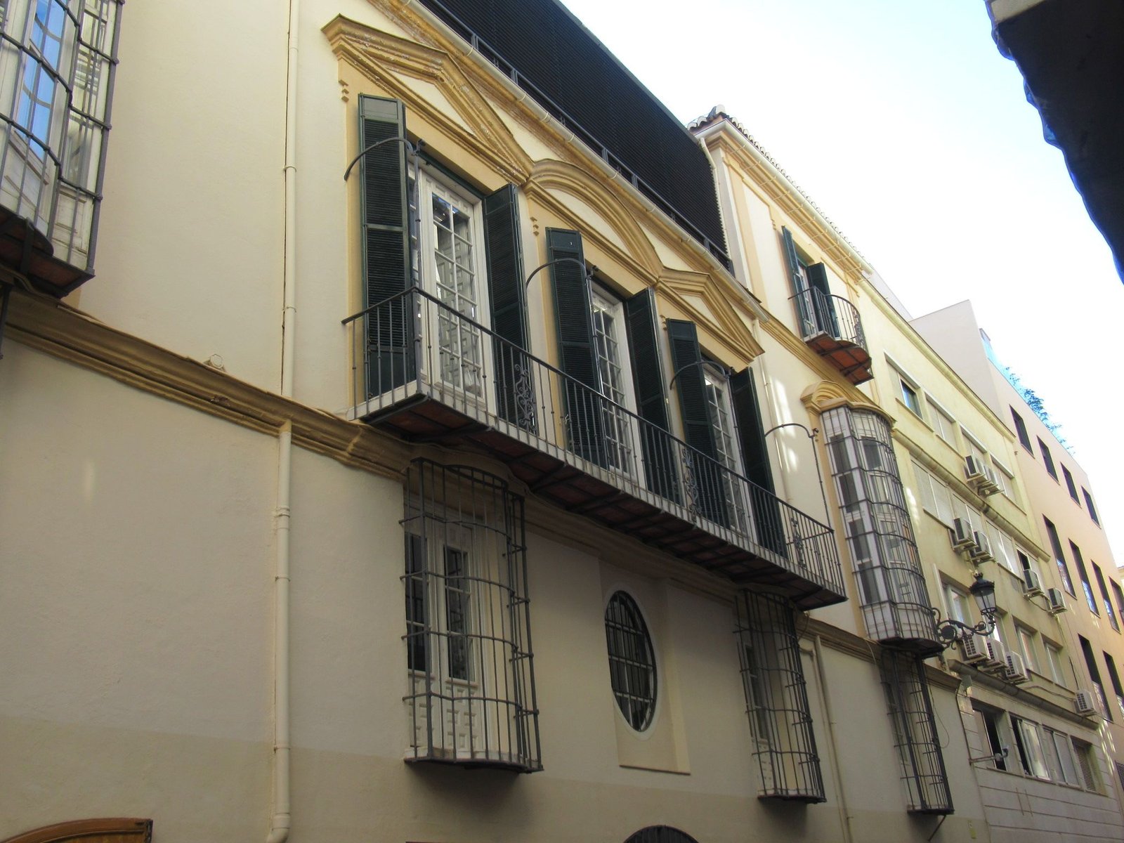 Façade d'un bâtiment à  Malaga en Andalousie, photo gratuite