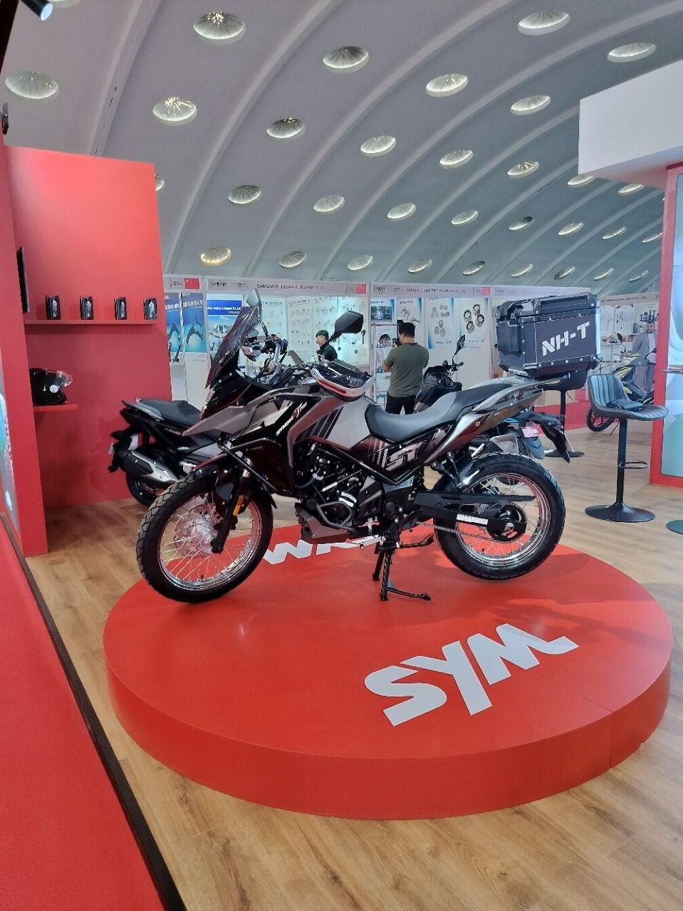 Une moto SYM NH-T 300, photo gratuite