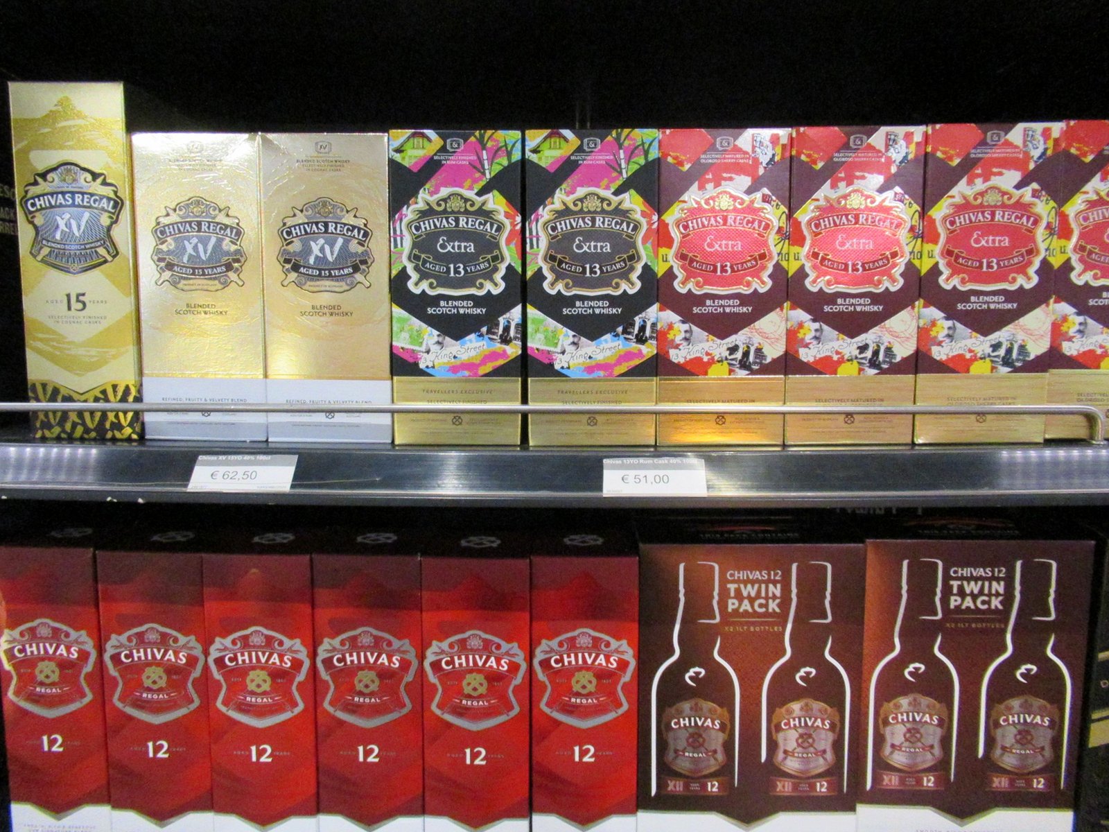 Boissons alcoolisées sur les étagères d'un supermarché