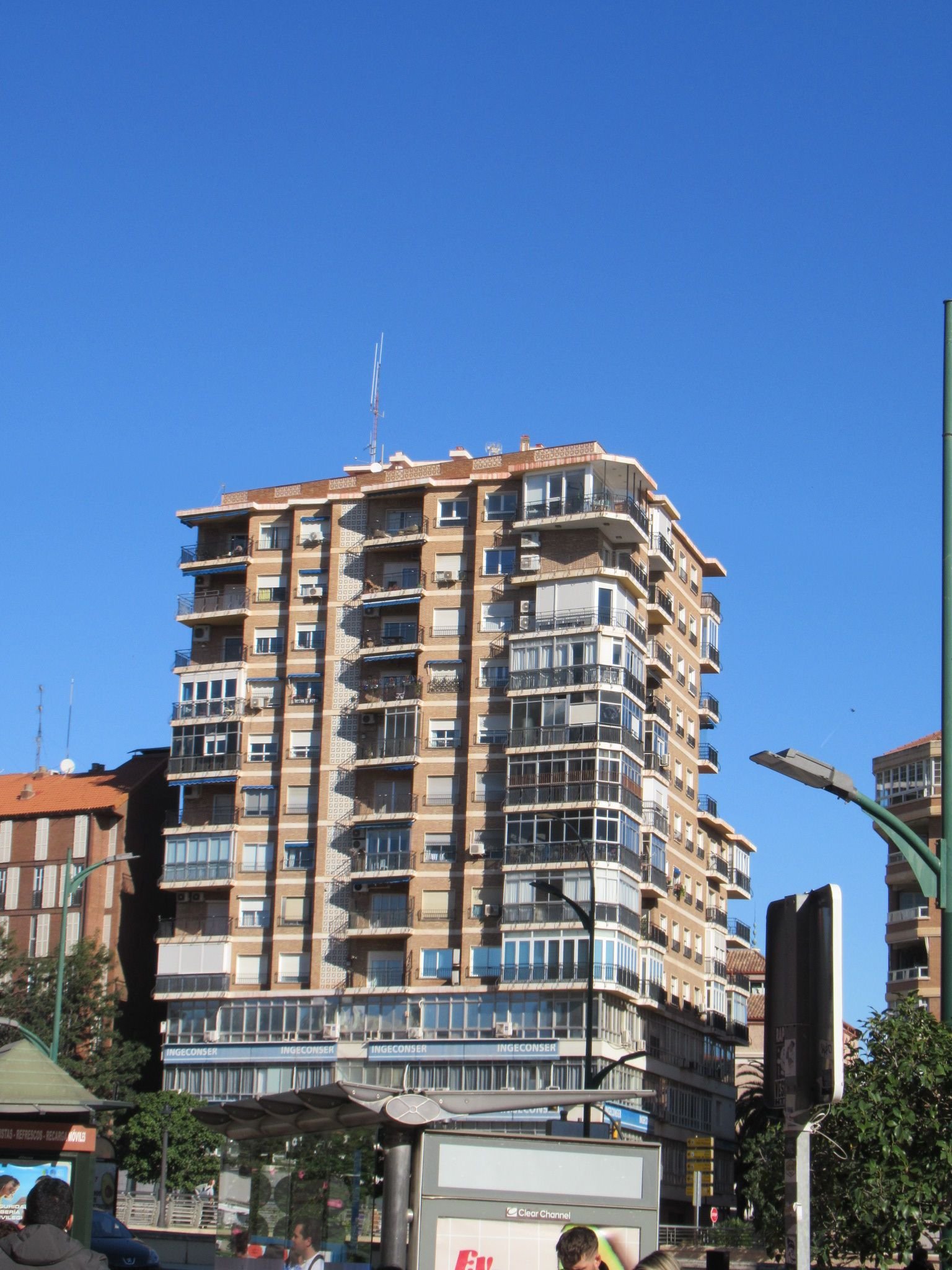 Un immeuble d'appartements résidentiels à Malaga, photo gratuite