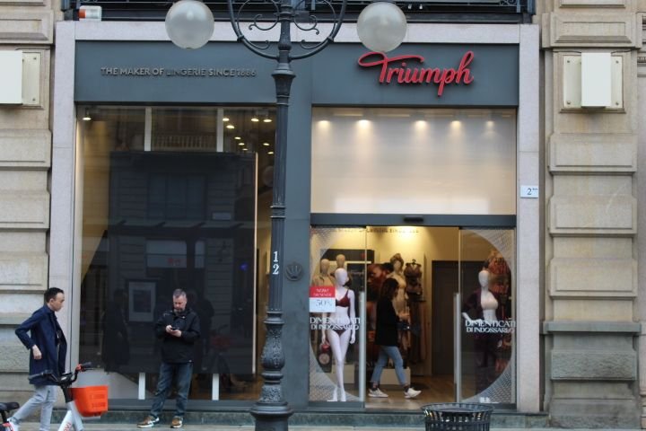 Un magasin de lingerie de la marque Triumph, photo gratuite