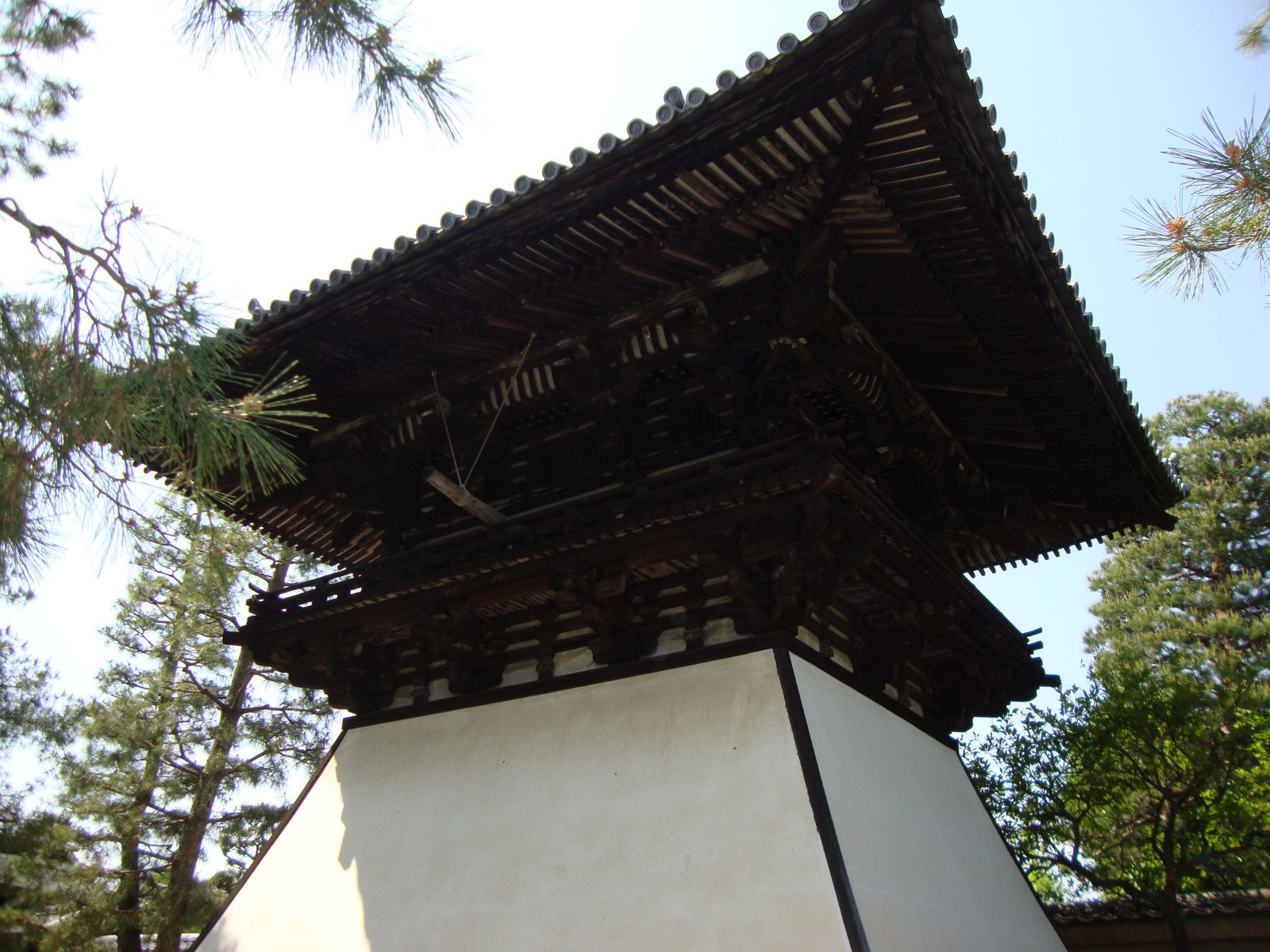 Le toit d'une pagode dans le temple Daitoku-ji, photo gratuite