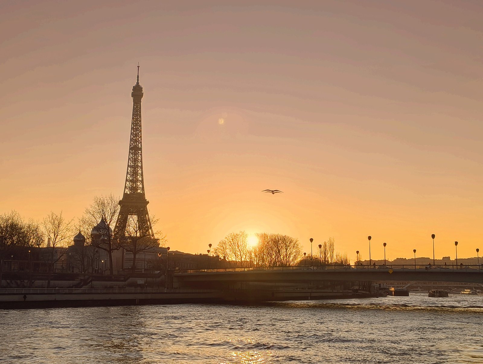 La Tour Eiffel à Paris, en France, au coucher du soleil, photo gratuite