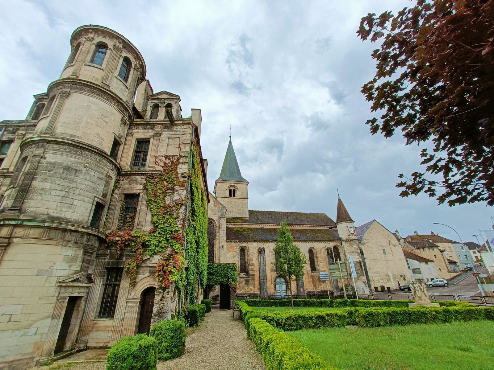 L'Abbaye de Cluny, ancien monastère bénédictin en Saône-et-Loire, France, photo gratuite