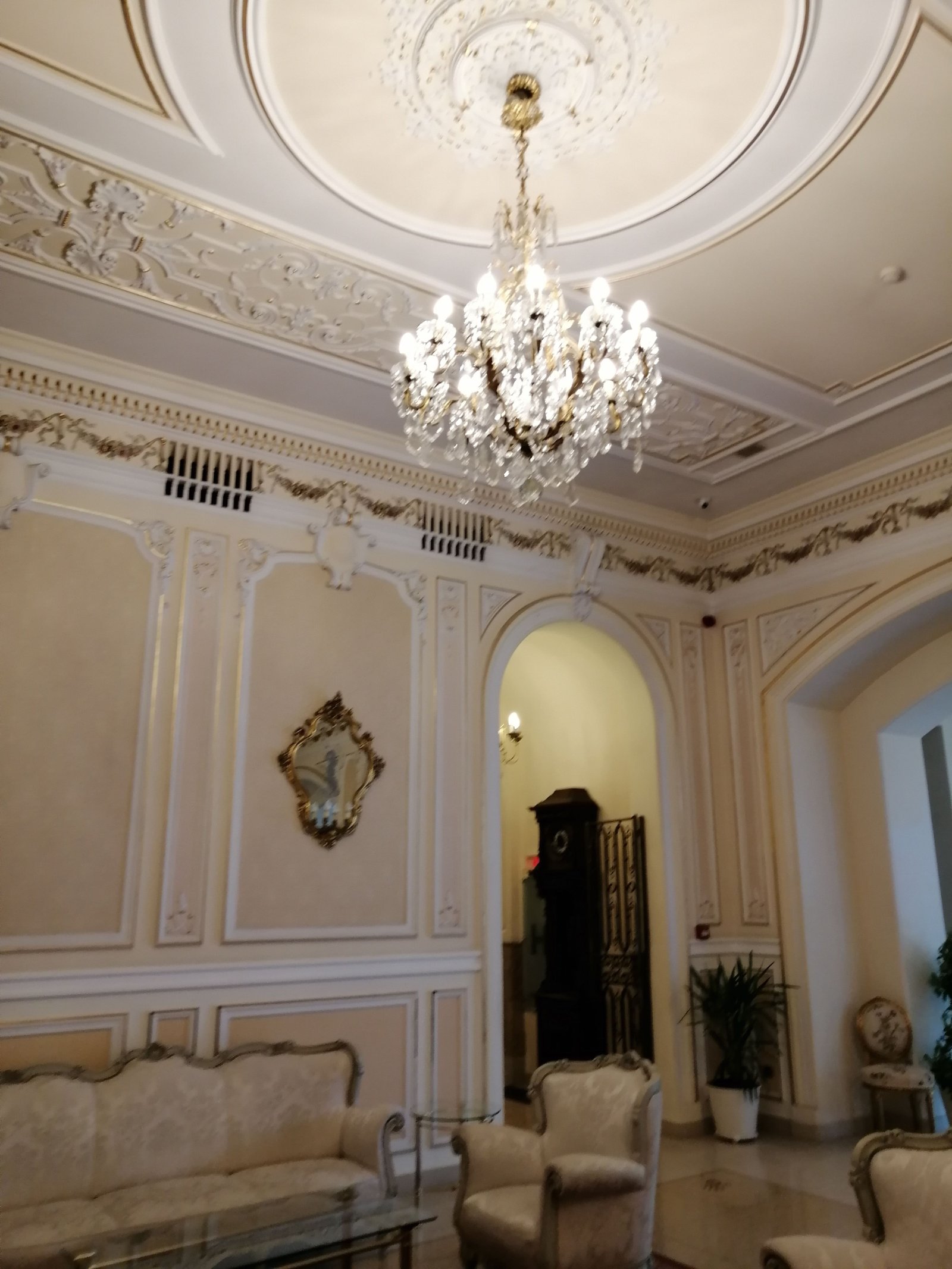 Hall d'accueil du Grand Hôtel Continental de Bucarest en Roumanie