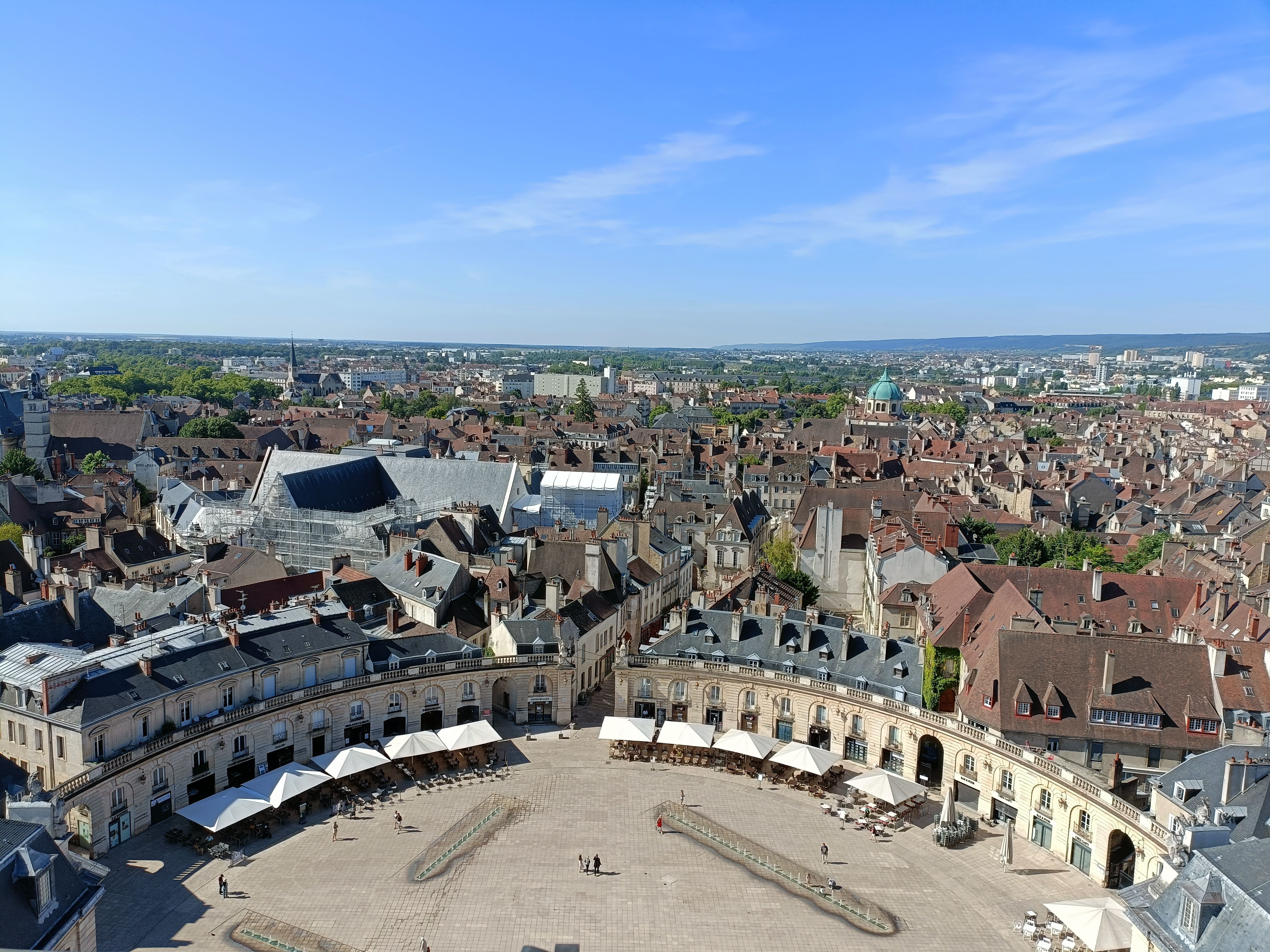 Vue panoramique sur la tour Philippe le Bon du Palais des Ducs de Dijon en France