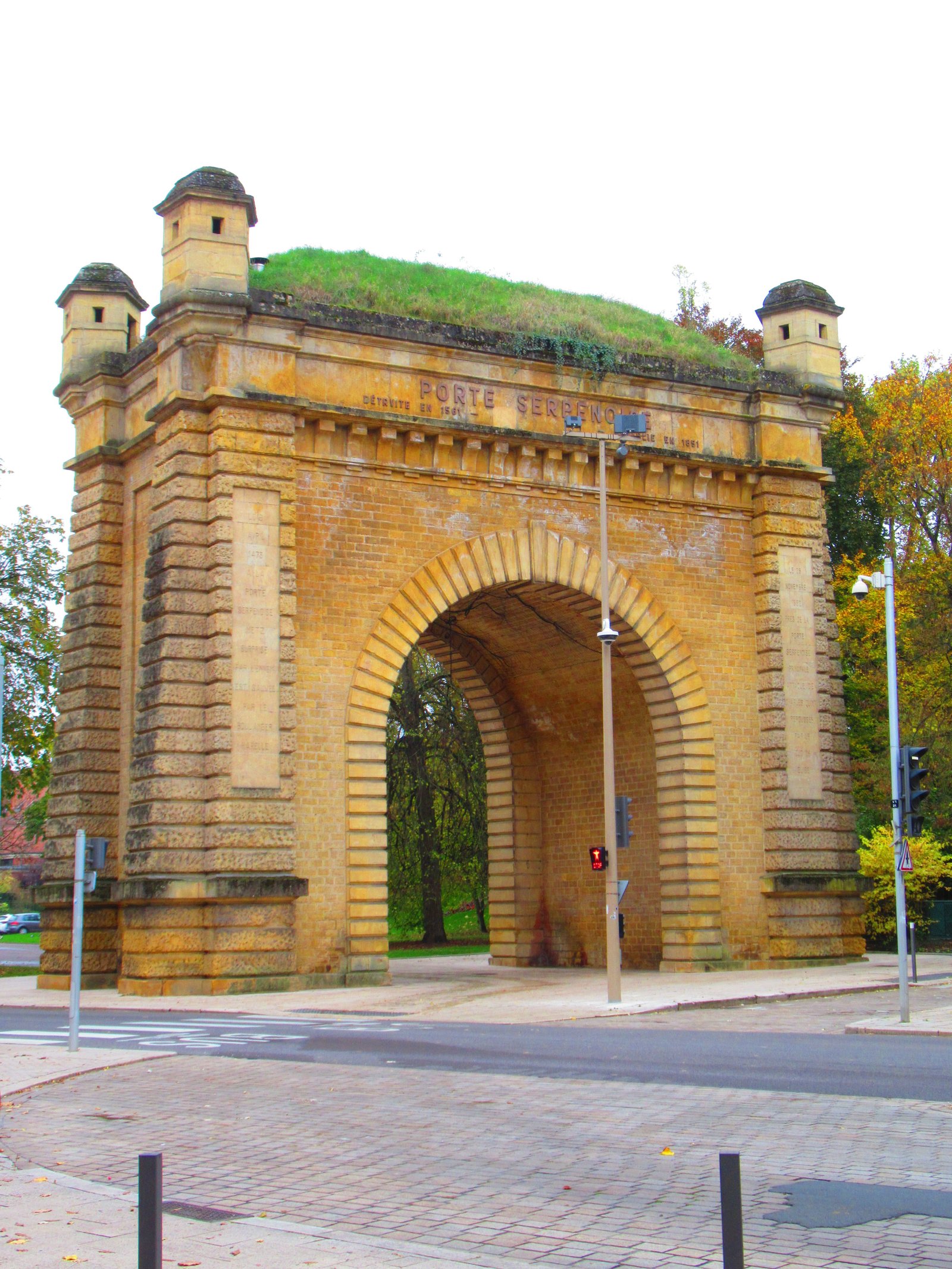 Porte Serpenoise de la ville de Metz en France photo gratuite