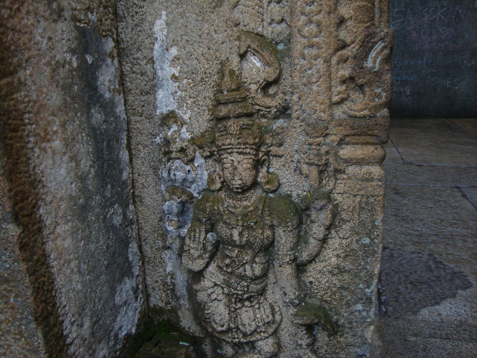 Une sculpture en pierre, monument, photo gratuite