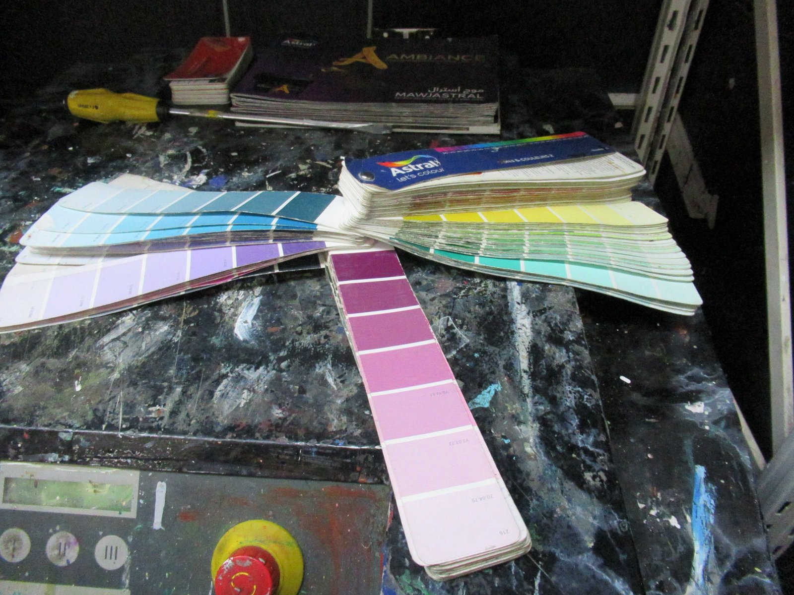 Nuancier bandes en papier de palettes de couleurs