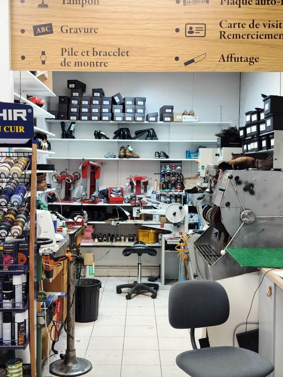 Machines de cordonnerie et serrurerie