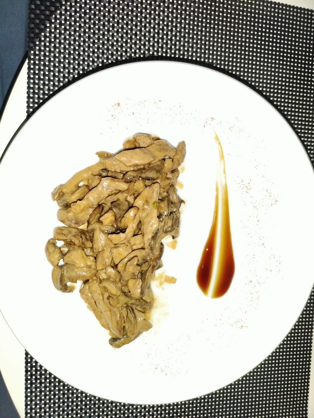 Emincé de veau dans un plat