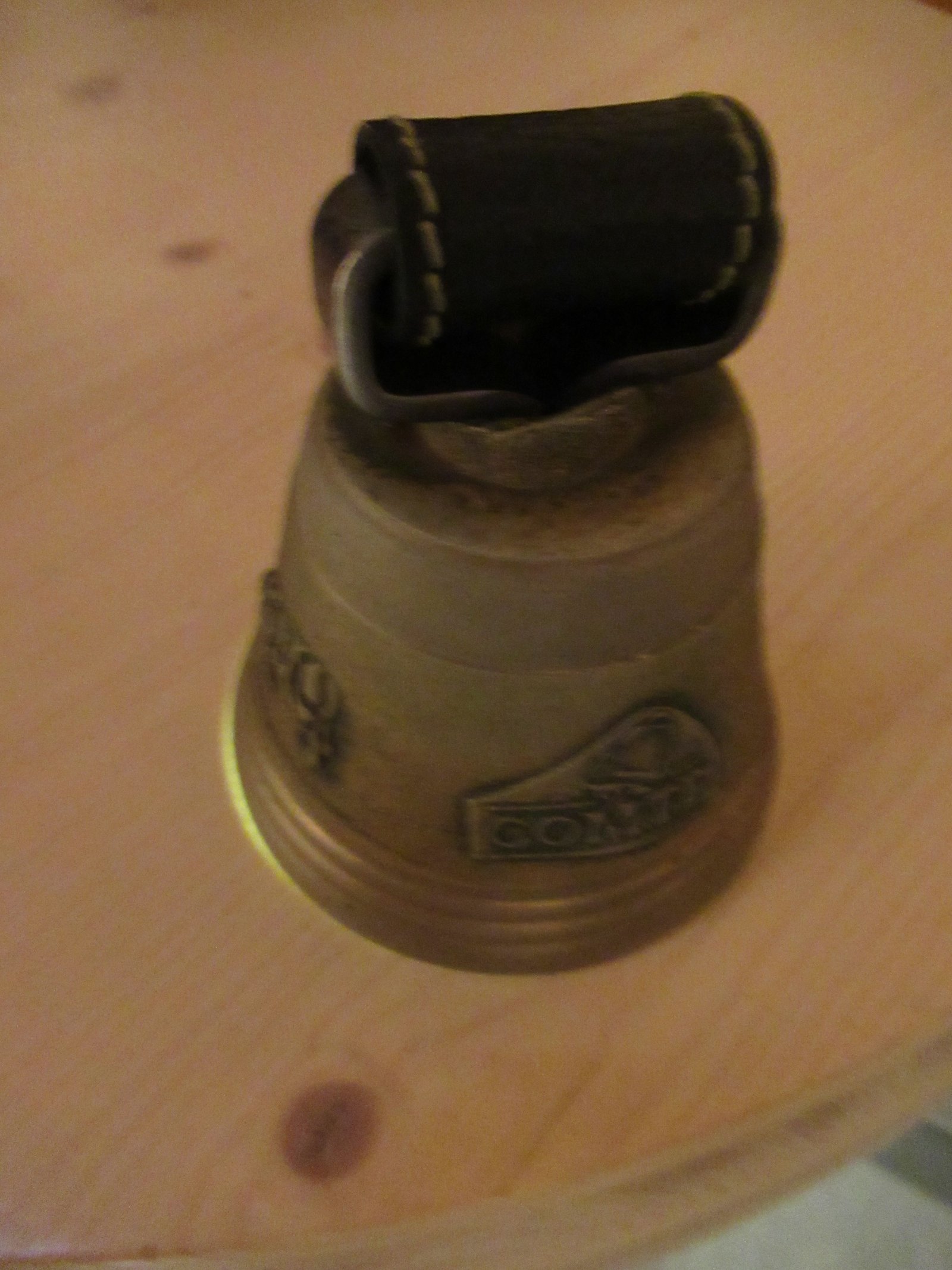 Cloche ancienne de vache en bronze Comté