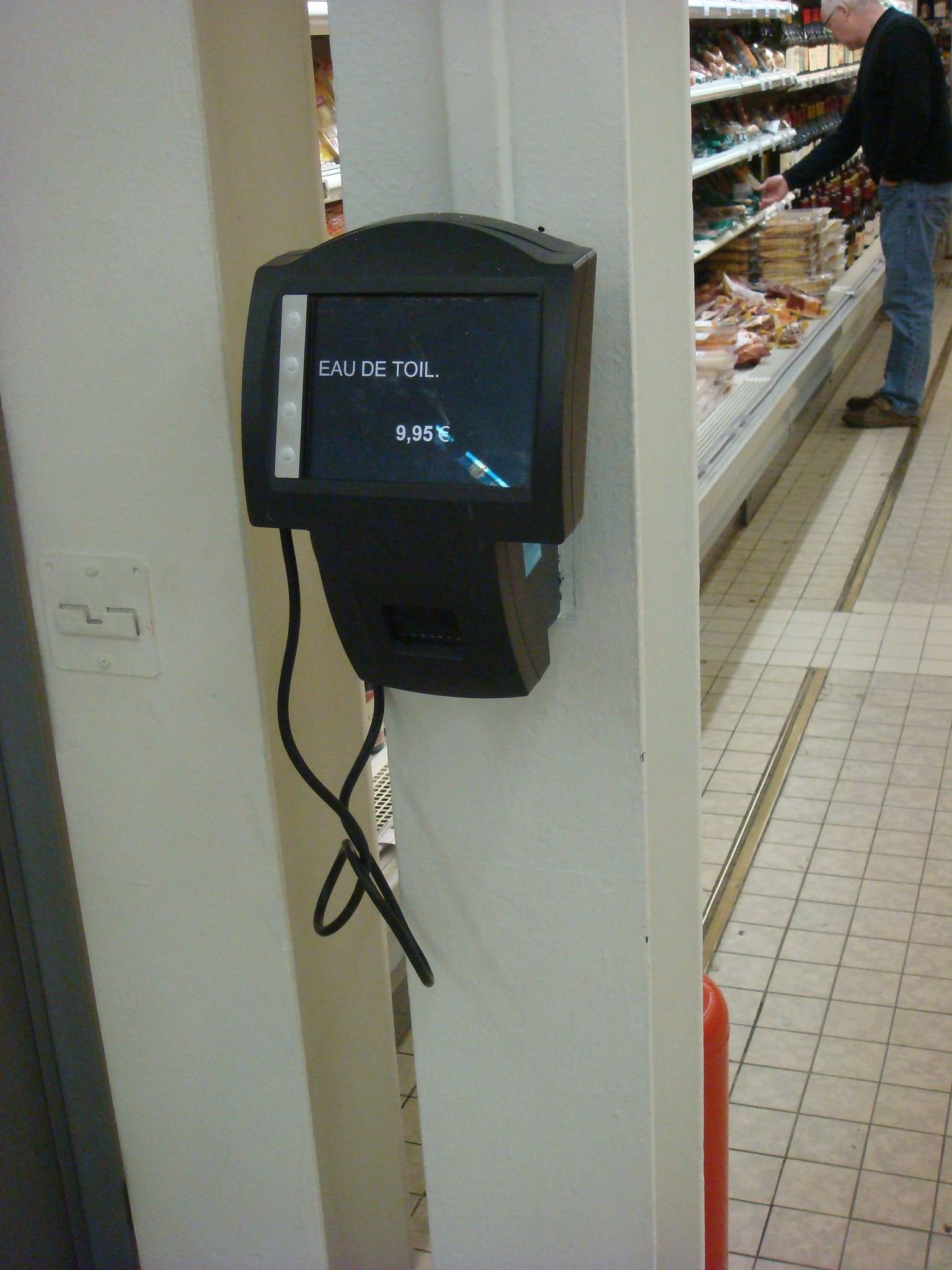 Borne d'infos sur les prix dans un supermarché