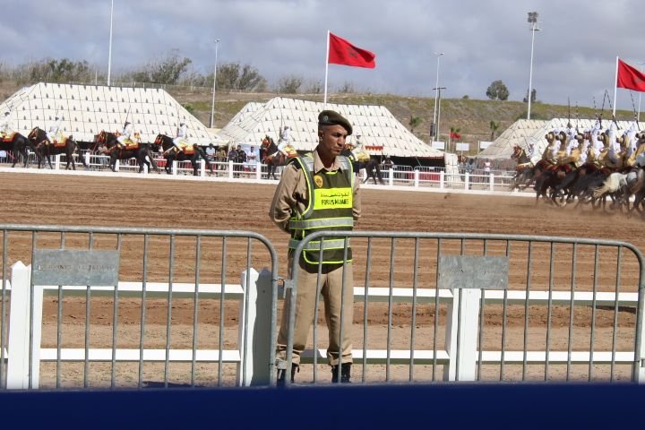 Agent de sécurité au salon du cheval d'El Jadida au Maroc