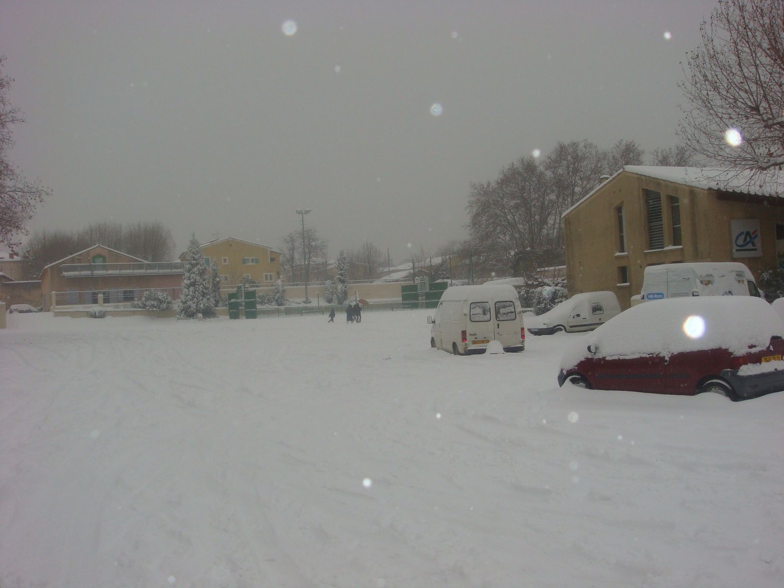 Une ville sous la neige photo gratuite