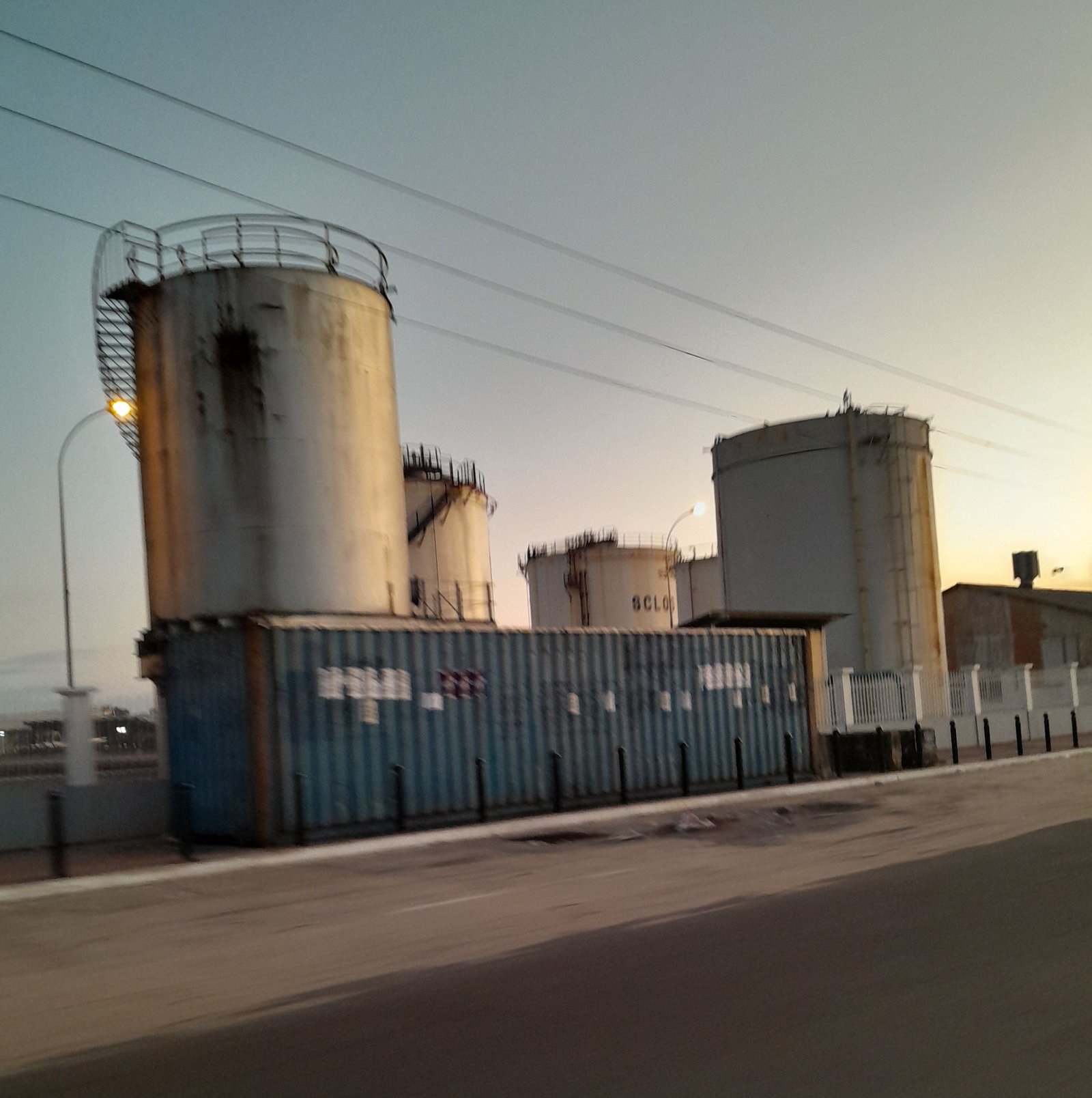 Réservoirs de stockage en acier d'une industrie photo gratuite