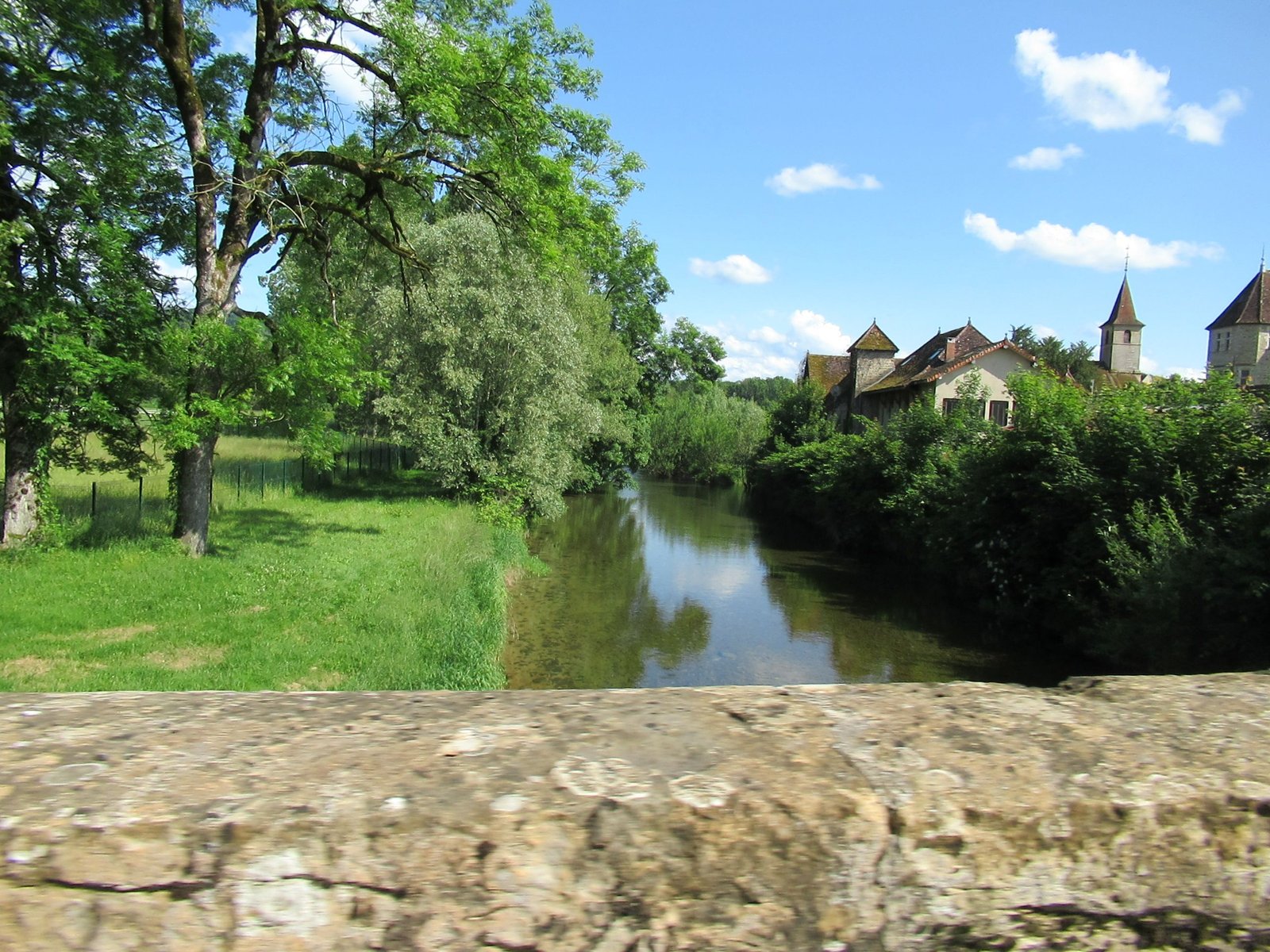 Etang près du Château de Muyre