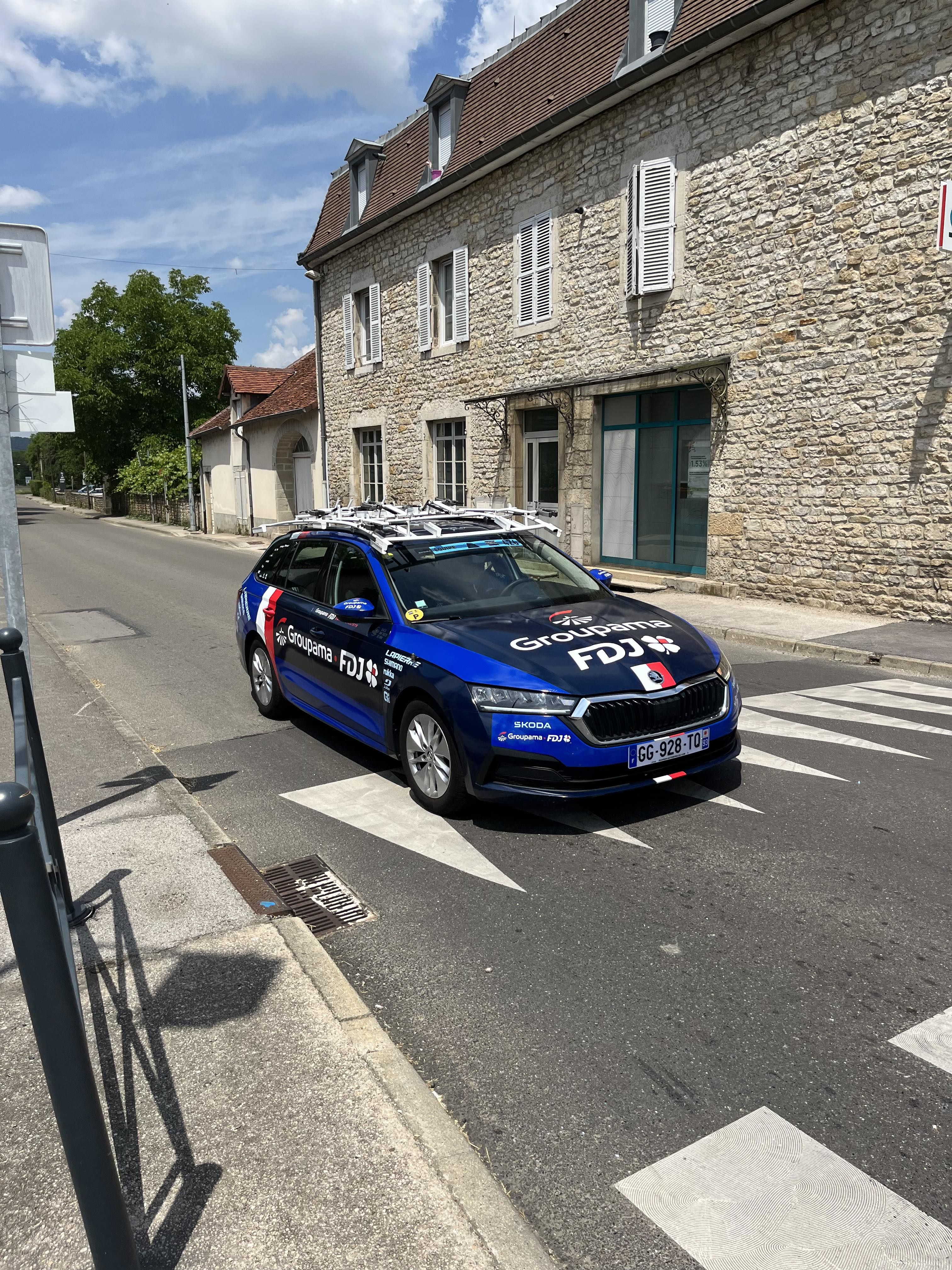 Voiture de directeur sportif FDJ