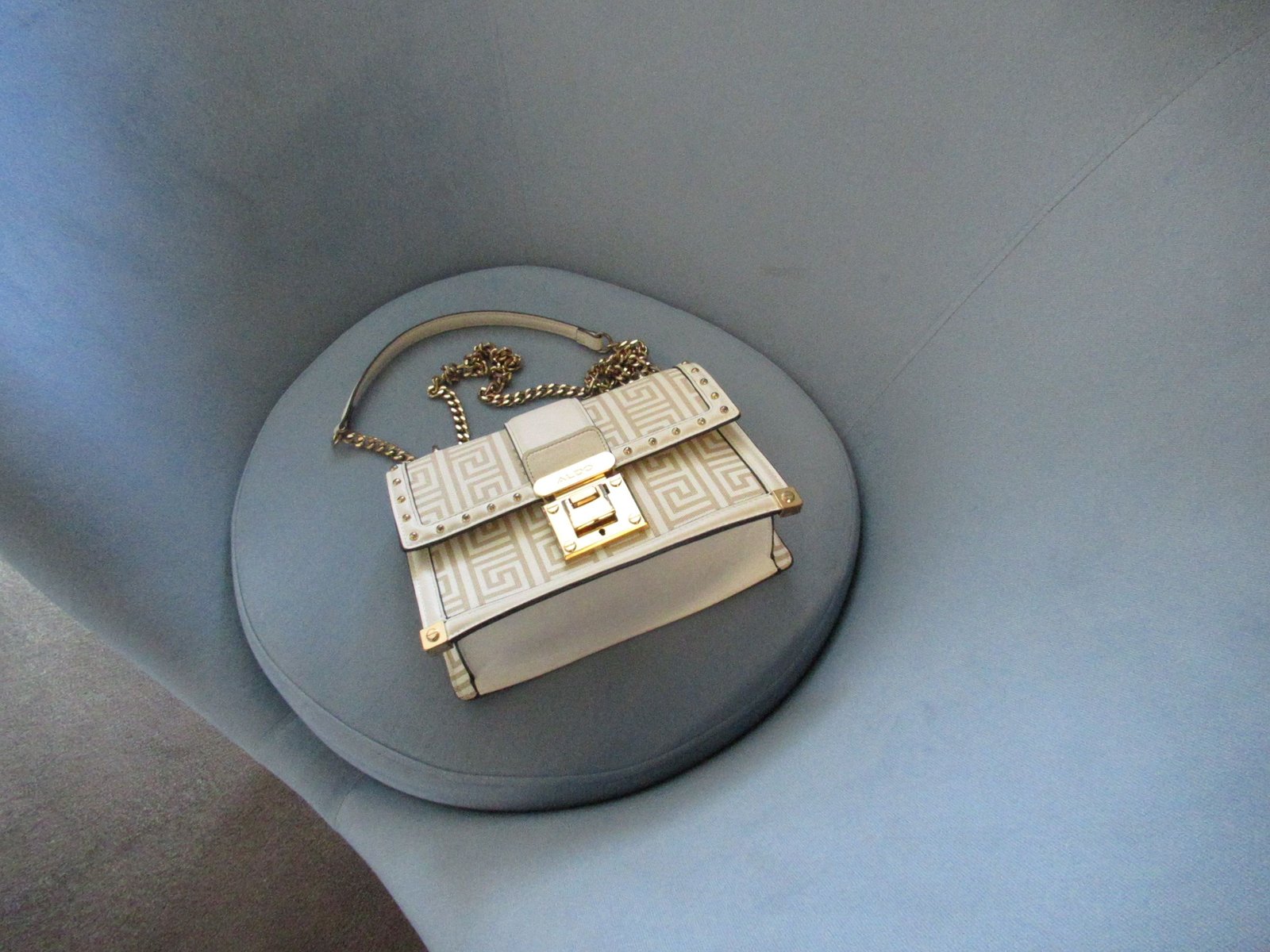 Sac à main féminin modèle Aldo de couleur beige