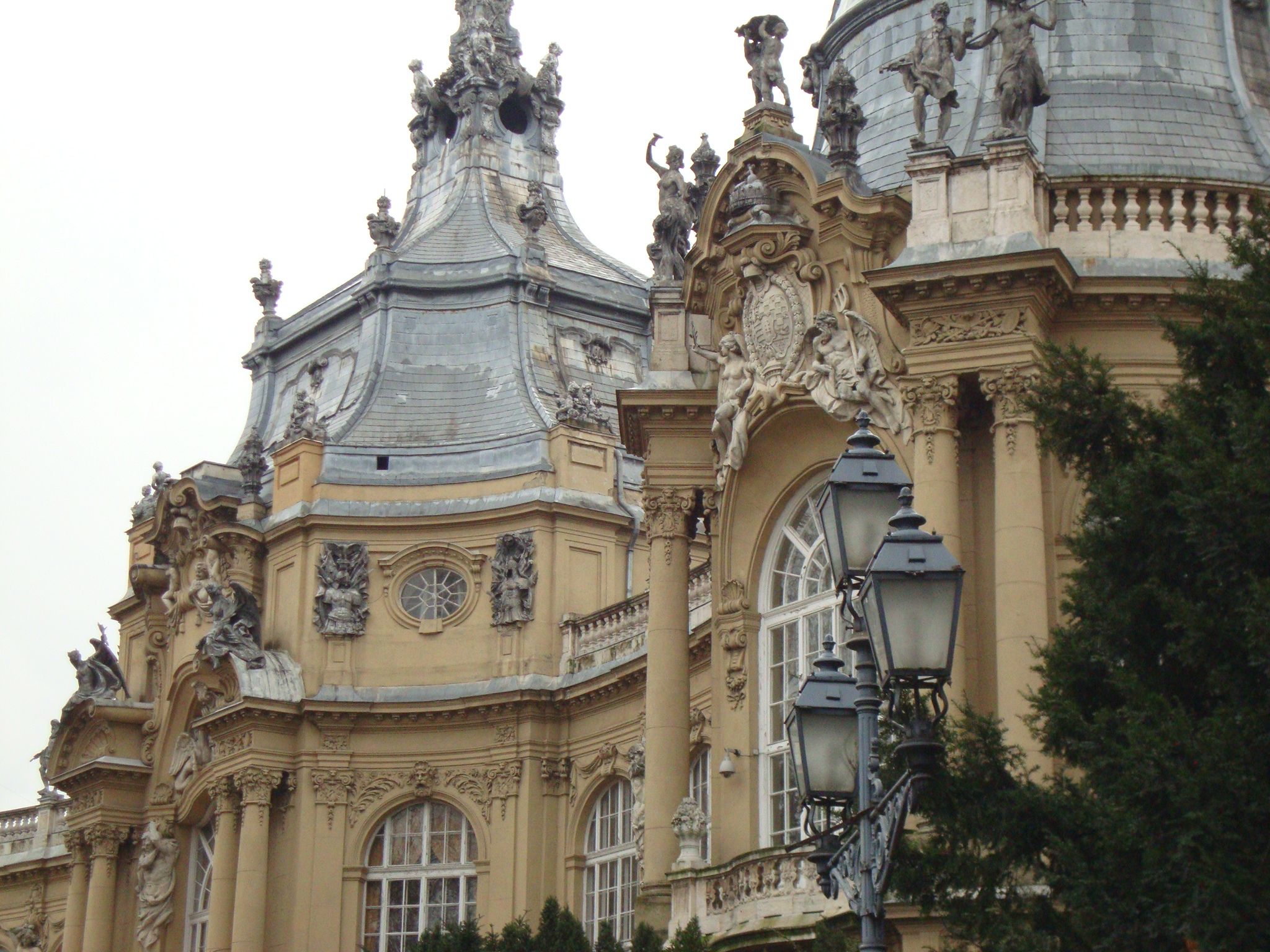 Toiture du Musée de l'Agriculture à Budapest